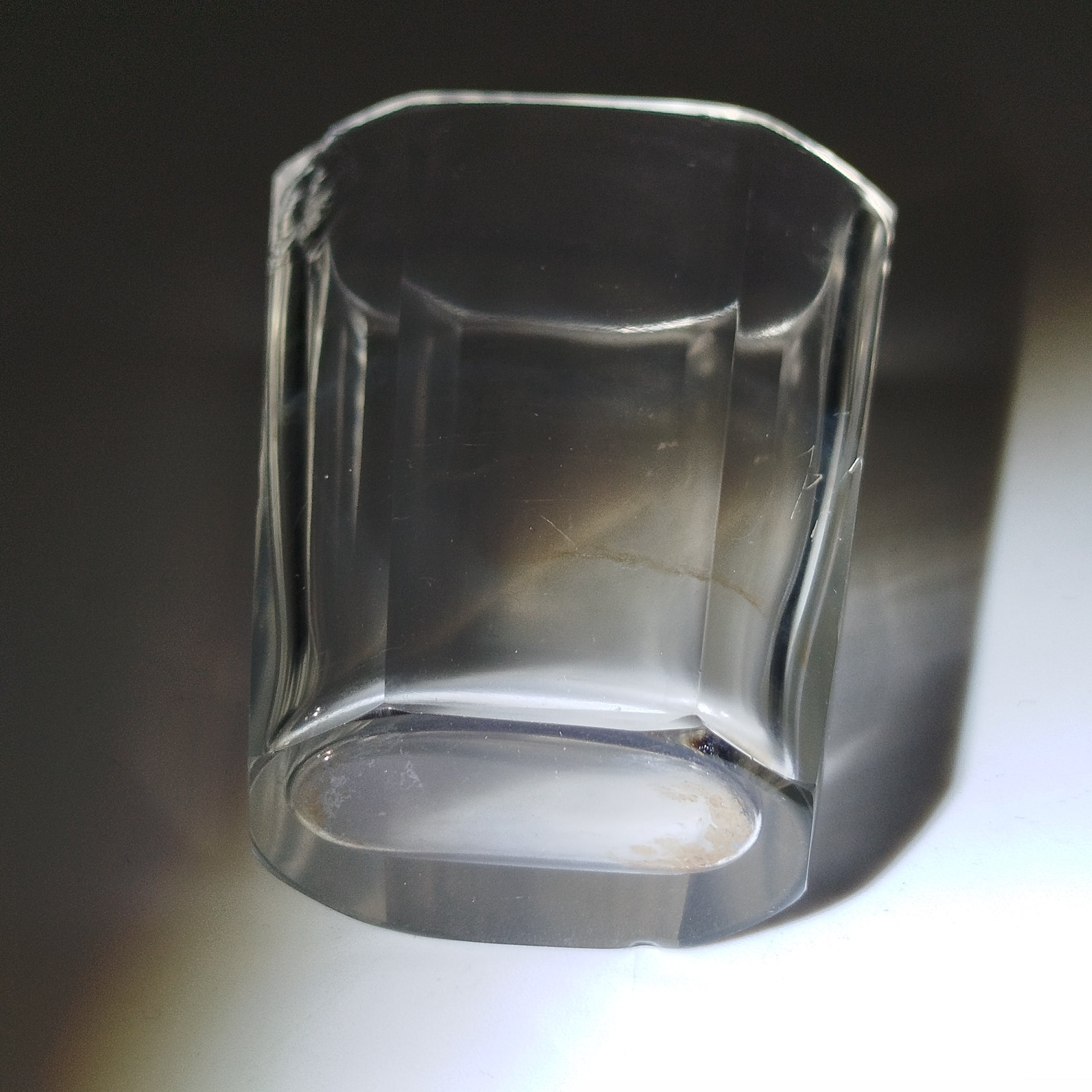 Вазочка уплощенной формы (карандашница)