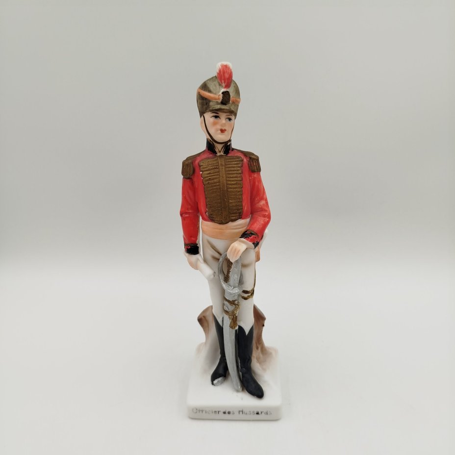Статуэтка  «Офицер-гусар» ("Officier des Hussards")  из серии "Армия Наполеона", бисквит, роспись, золочение