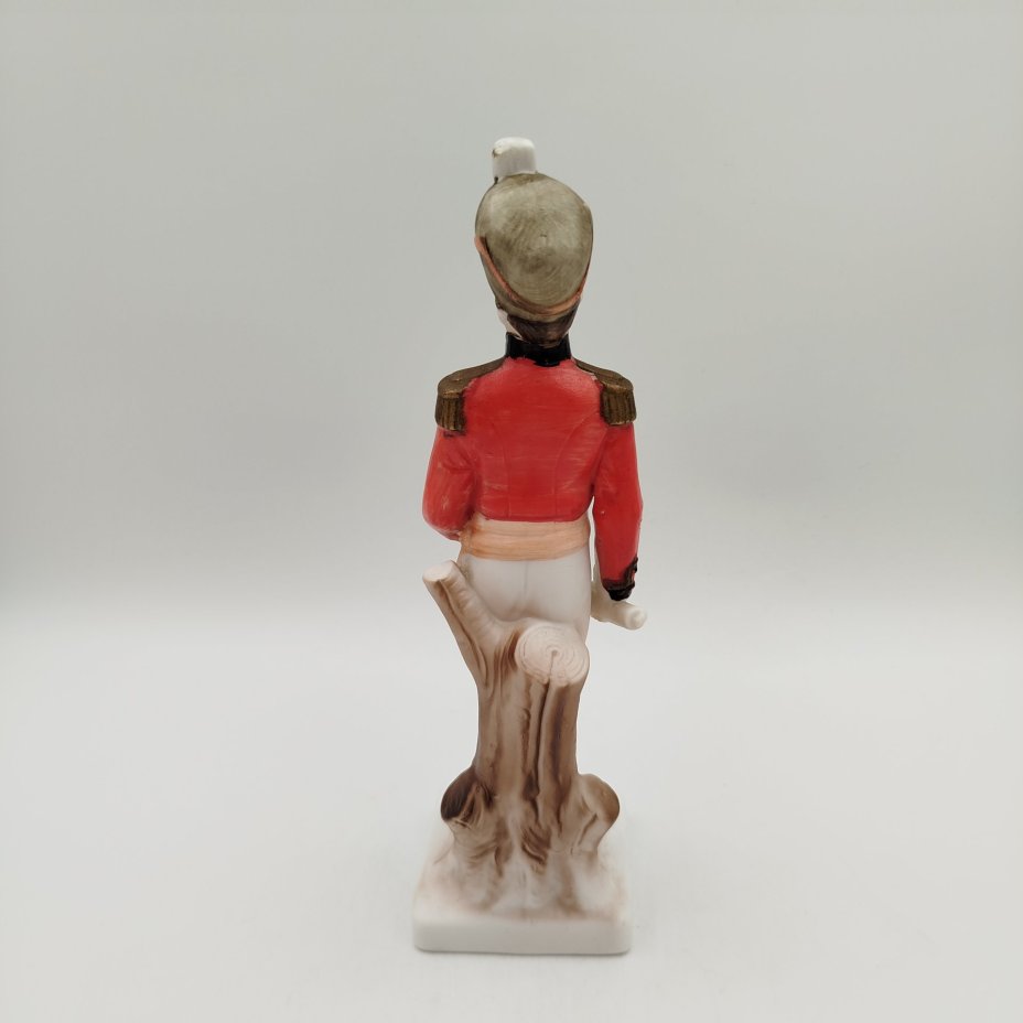 Статуэтка  «Офицер-гусар» ("Officier des Hussards")  из серии "Армия Наполеона", бисквит, роспись, золочение