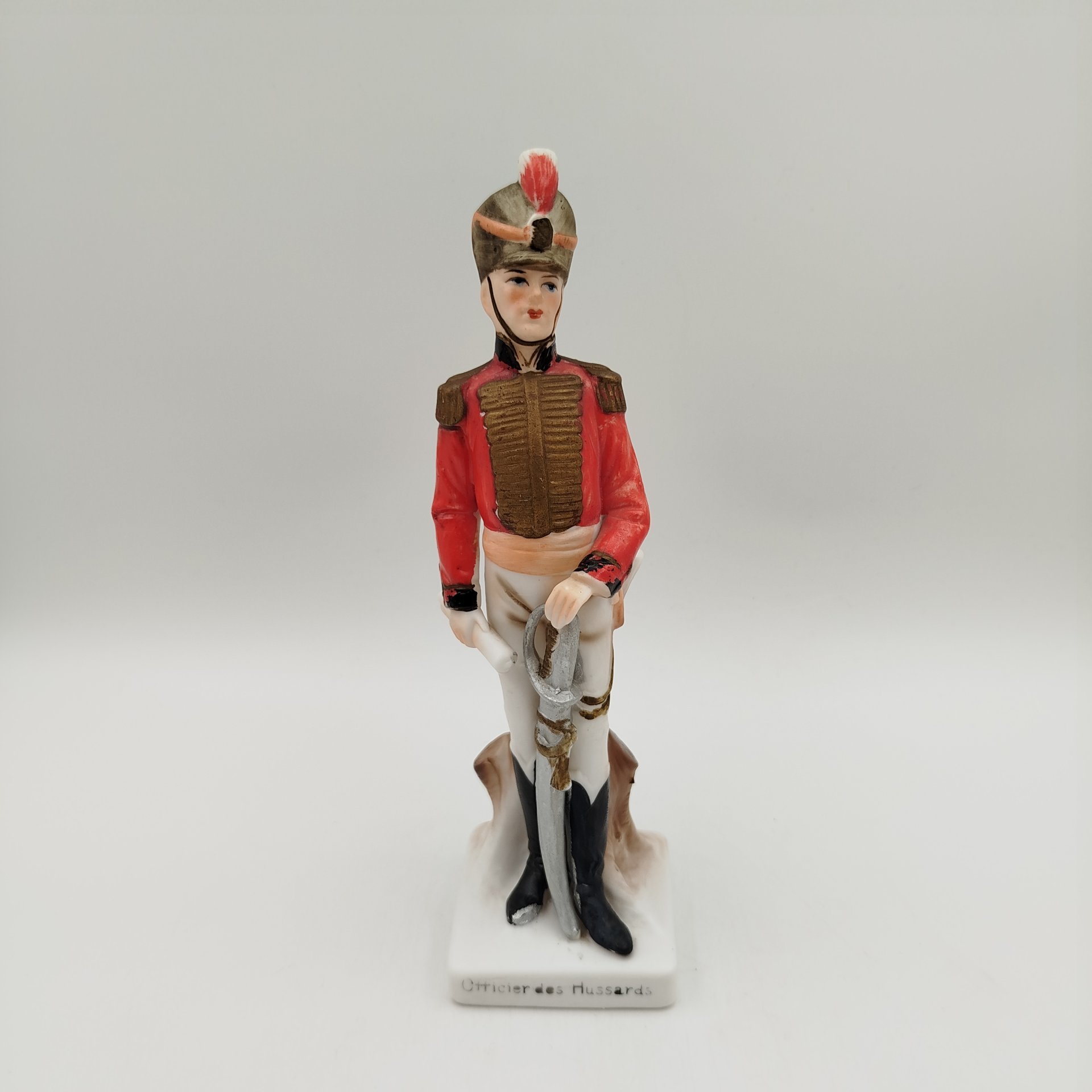 Статуэтка  «Офицер-гусар» ("Officier des Hussards")  из серии "Армия Наполеона", бисквит, роспись, золочение