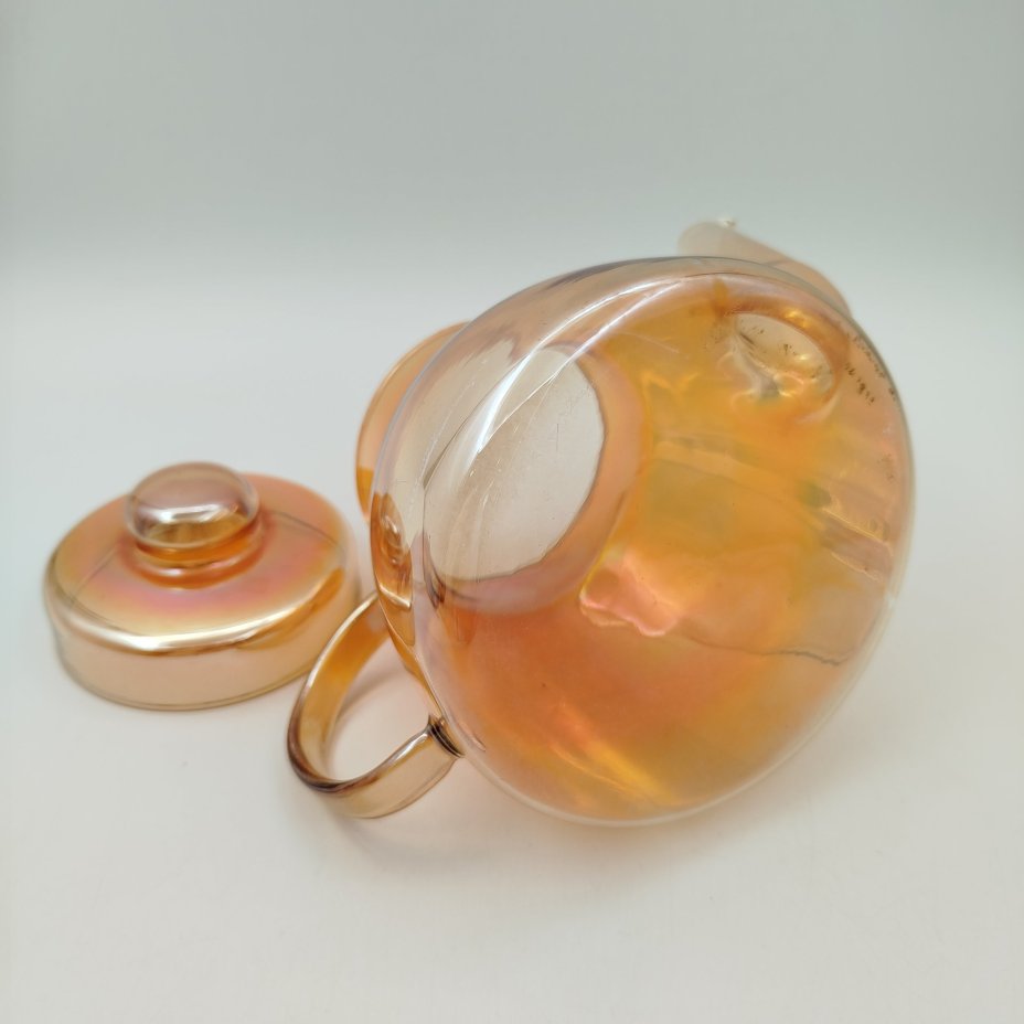 Чайник золотистого оттенка, стекло, люстр, СССР, 1970-1990 гг.