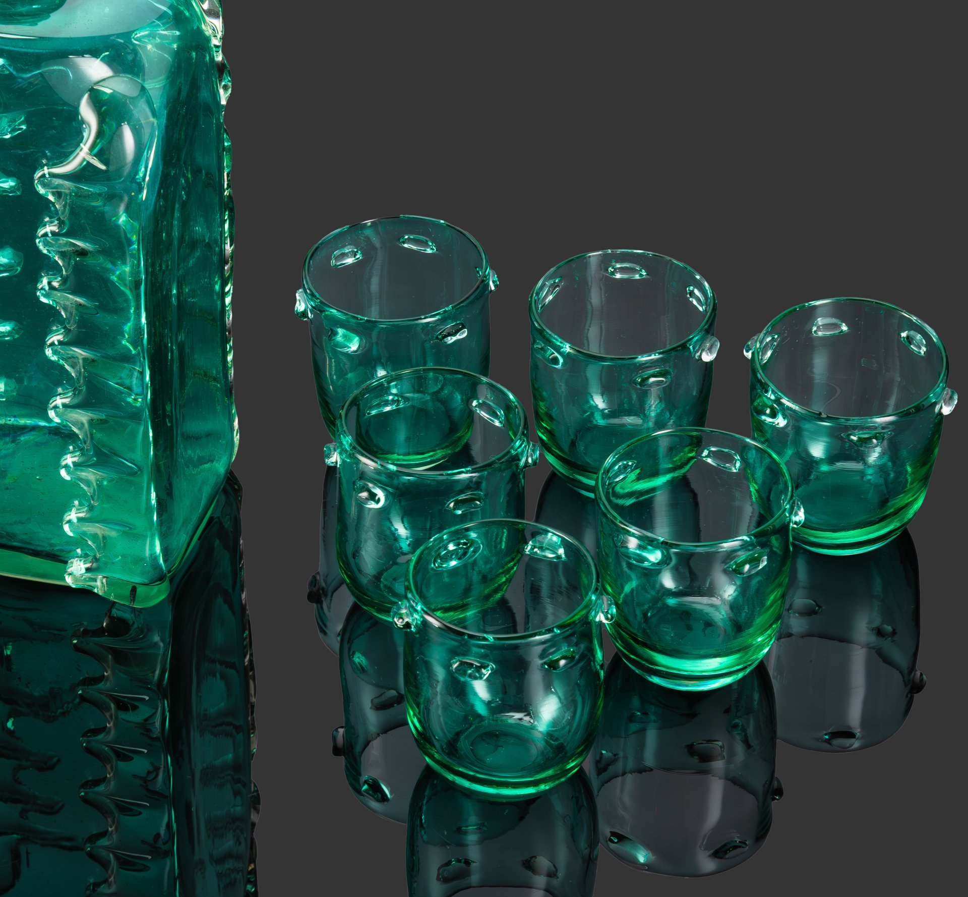 Штоф (графин) и 6 стопок, стекло, гутная техника, Львовская керамико-скульптурная фабрика (ЛКСФ), СССР, 1960-1980 гг.