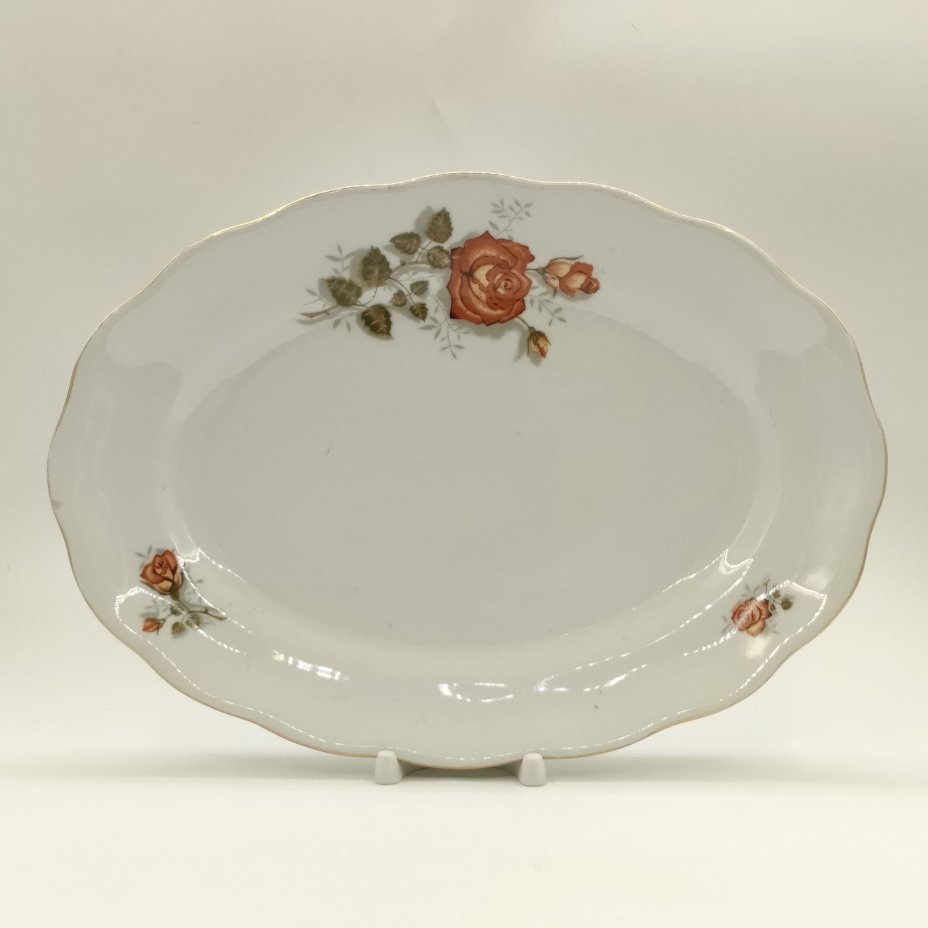 Сервировочное блюдо овальной формы с изображением розы, фарфор, деколь, золочение, Karolina (Фарфоровая мануфактура «Каролина», Польша), Польша, 1960-1980 гг.