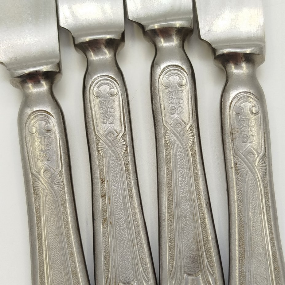 Набор из 4-х столовых ножей с растительным декором на ручках, сталь, Завод «Труд» (р.п. Вача), СССР, 1956-1980 гг.