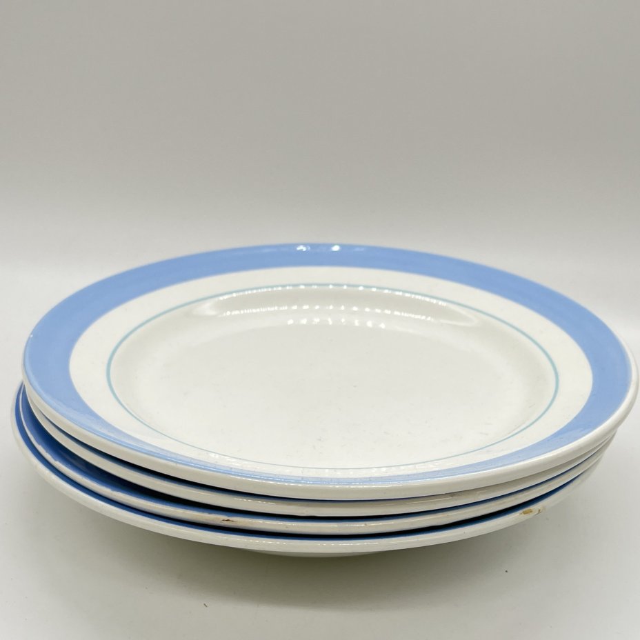 Набор из 4 обеденных тарелок с лаконичным декором, фаянс, деколь, Конаковский фаянсовый завод им. М.И. Калинина (ЗиК Конаково), СССР, 1960-1990 гг.