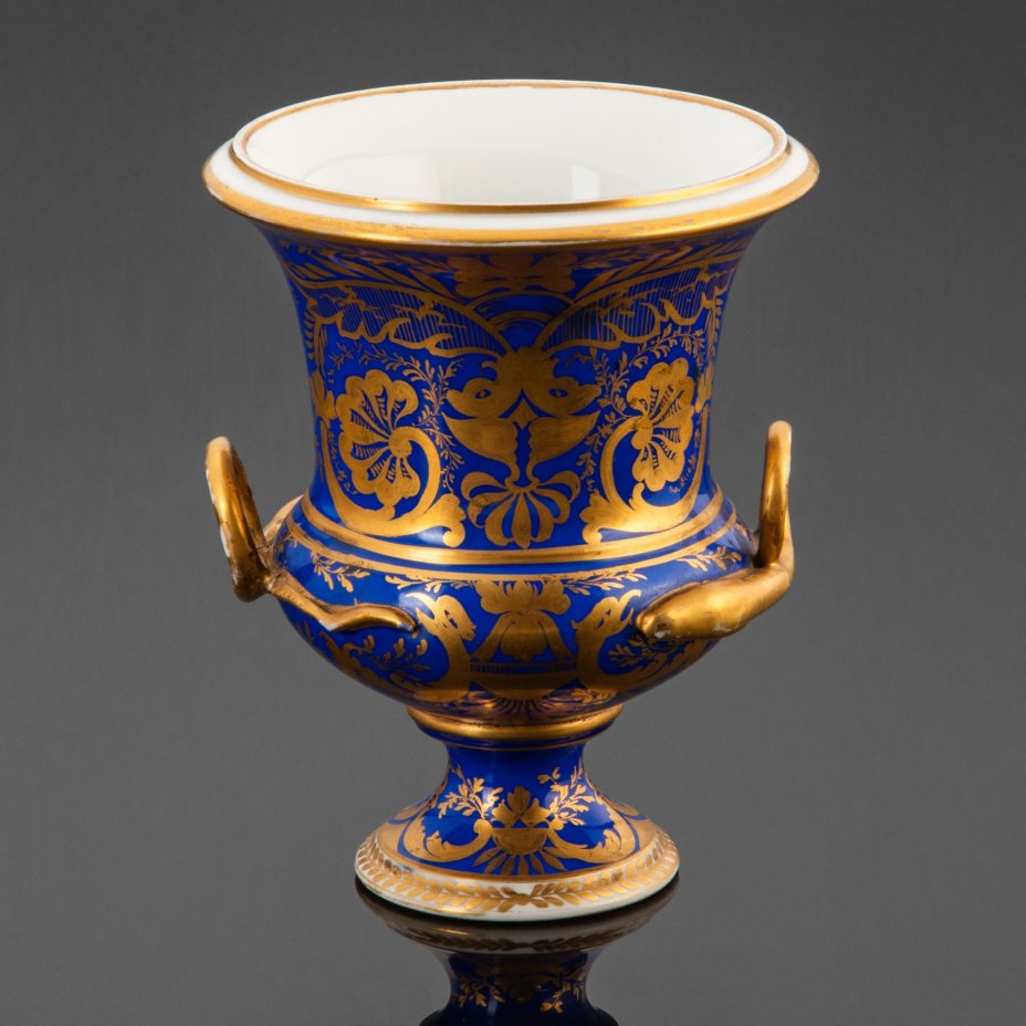 Ваза с ручками в виде змей и изображением парусника (подпись "Harry", фирма "Royal Crown Derby Porcelain)