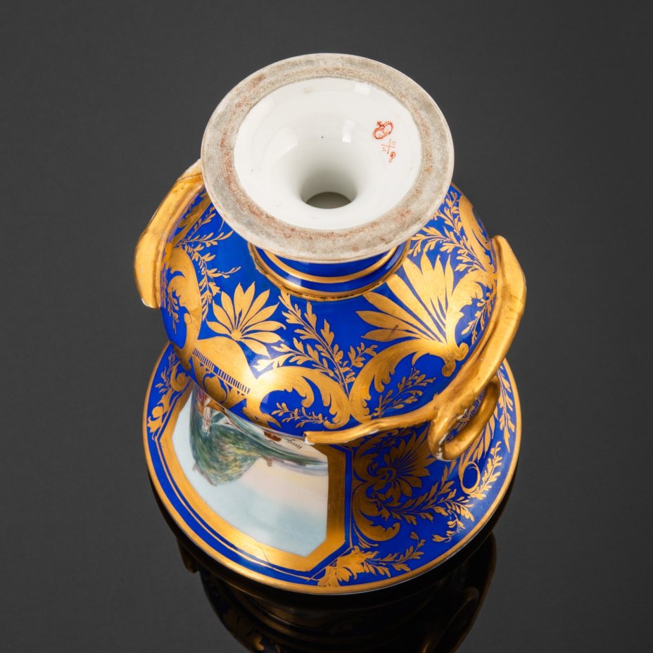 Ваза с ручками в виде змей и изображением парусника (подпись "Harry", фирма "Royal Crown Derby Porcelain)