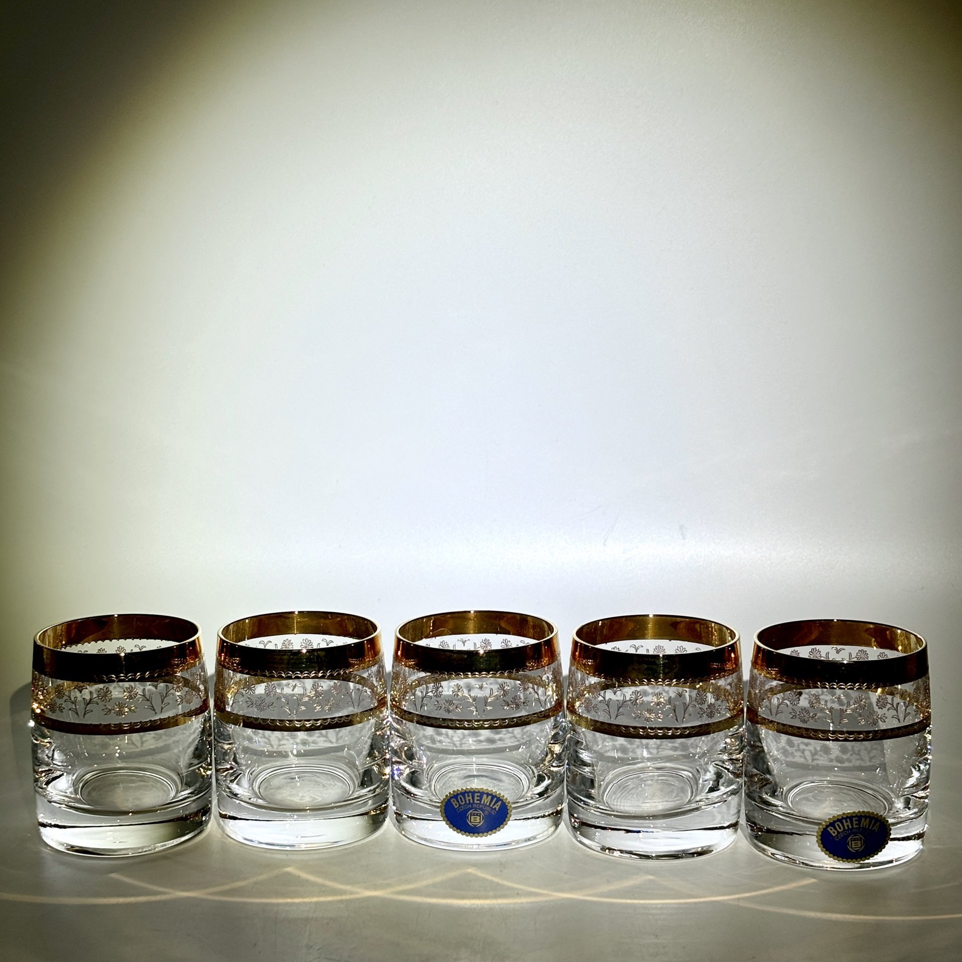 Набор из 5-ти стопок с растительным декором, стекло, золочение, Bohemia Crystal (Bohemia Glass), Чехия, 1990-2010 гг., Bohemia Crystal (Bohemia Glass)