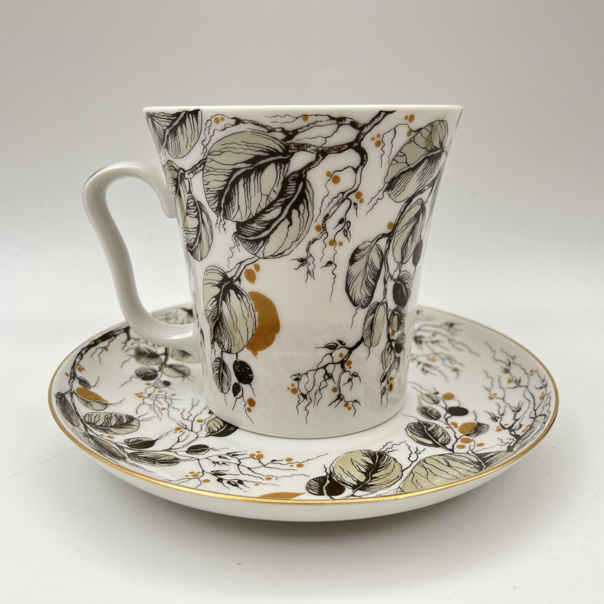 Бокал с блюдцем (чайная пара) "Элегия", автор росписи Славина Н.П, автор формы Криммер Э.М.