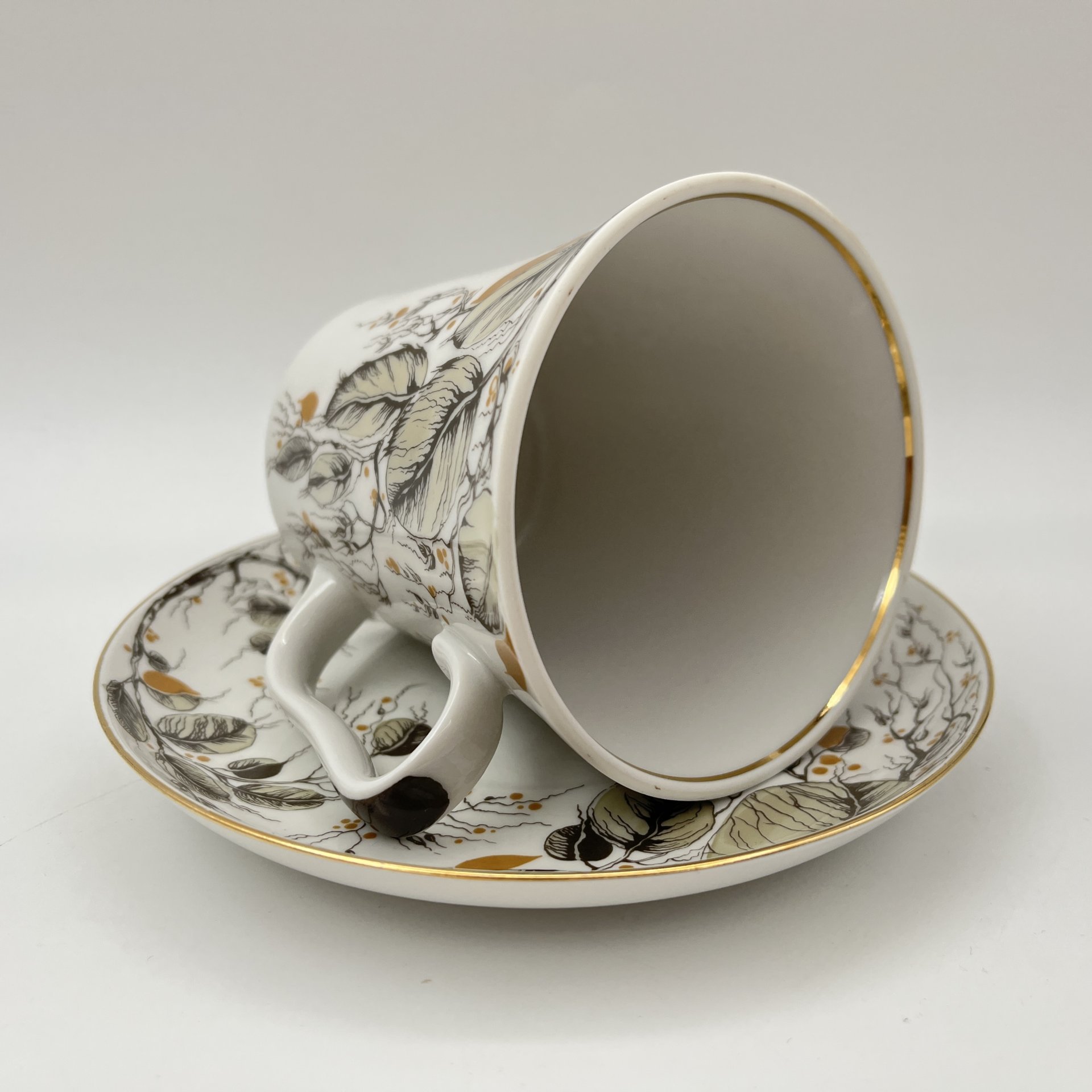 Бокал с блюдцем (чайная пара) "Элегия", автор росписи Славина Н.П, автор формы Криммер Э.М.