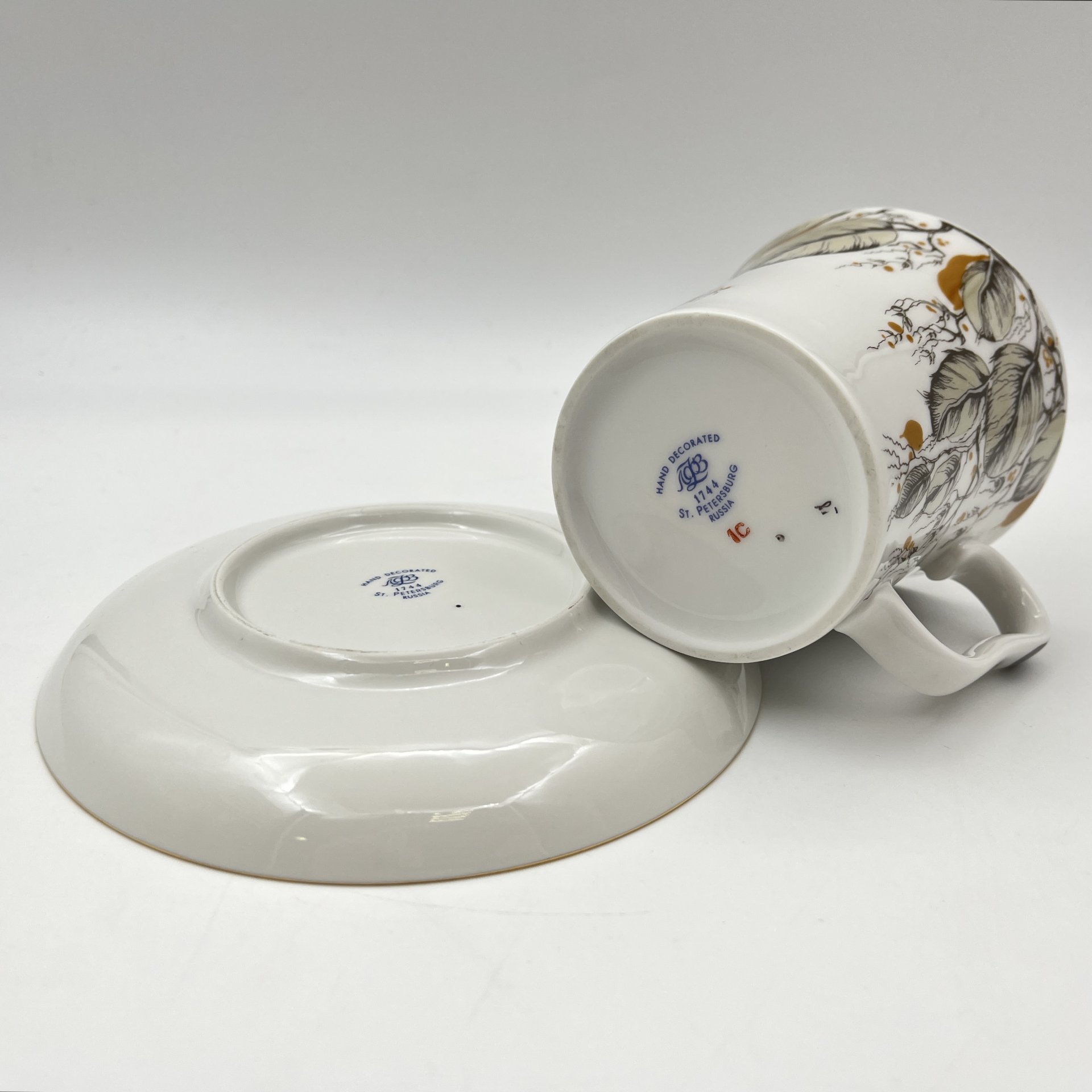 Бокал с блюдцем (чайная пара) "Элегия", автор росписи Славина Н.П, автор формы Криммер Э.М.
