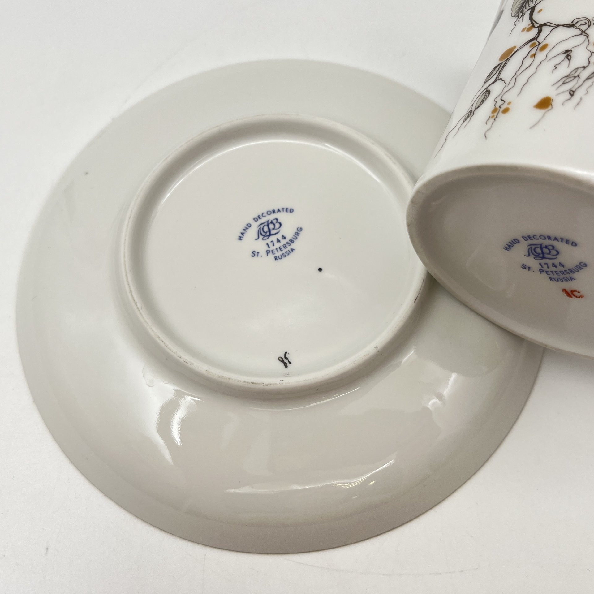Бокал с блюдцем (чайная пара) "Элегия", автор росписи Славина Н.П, автор формы Криммер Э.М.