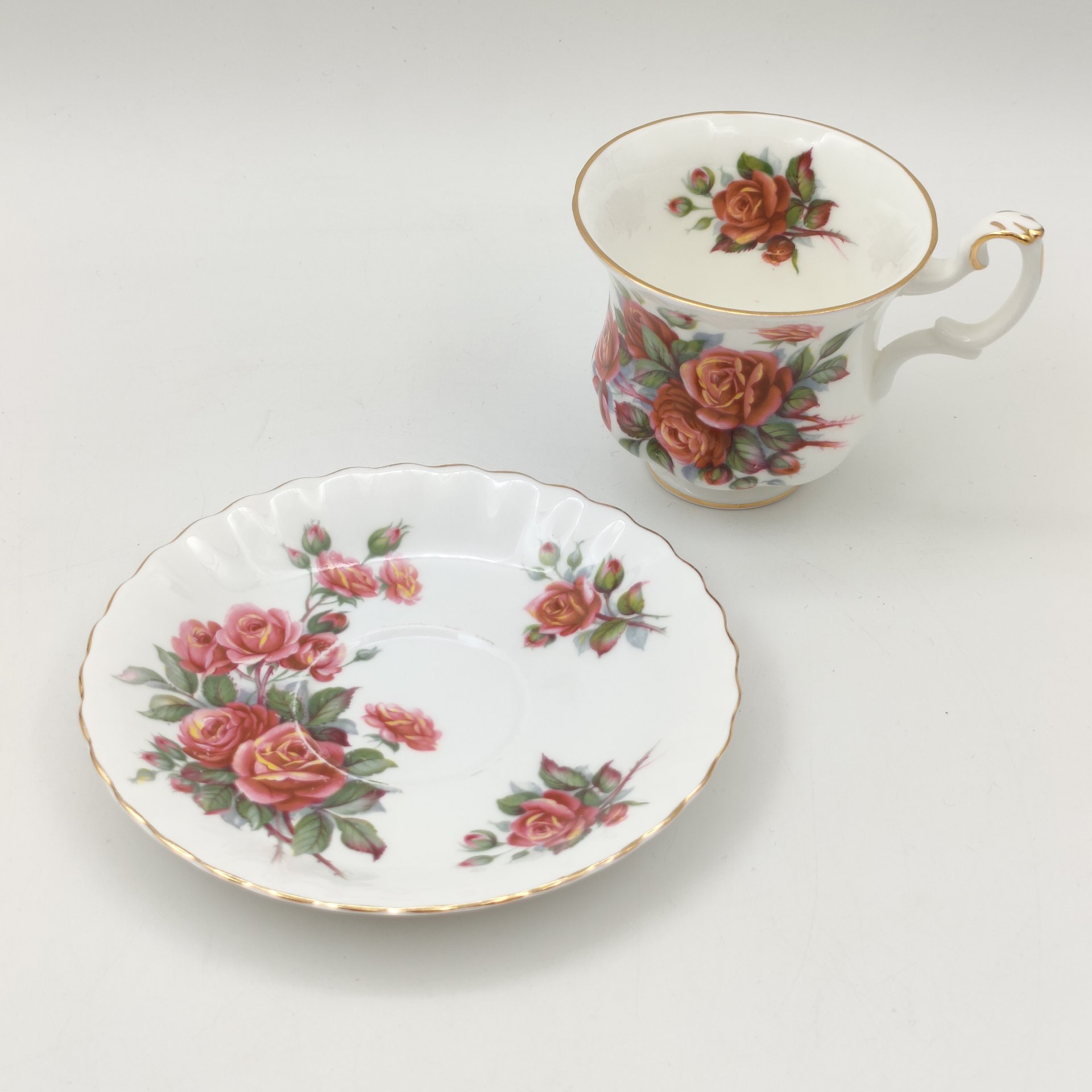 Кофейная пара с ярким цветочным декором  "Centennial Rose", фарфор, деколь, золочение, Royal Albert, Великобритания, 2000-2010 гг.