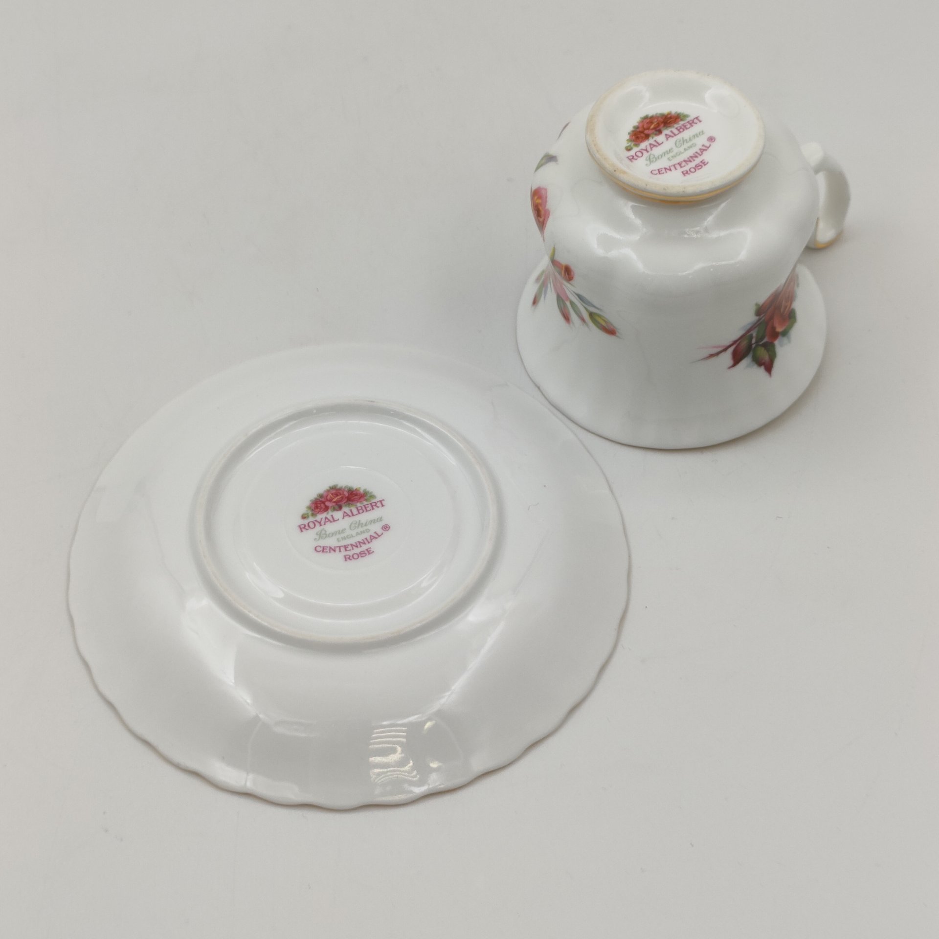Кофейная пара с ярким цветочным декором  "Centennial Rose", фарфор, деколь, золочение, Royal Albert, Великобритания, 2000-2010 гг.