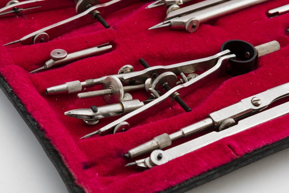 Готовальня КБ-Л в футляре, металл, дерево, лидерин, бархат, Завод «Готовальня», СССР, 1950-1980 гг.