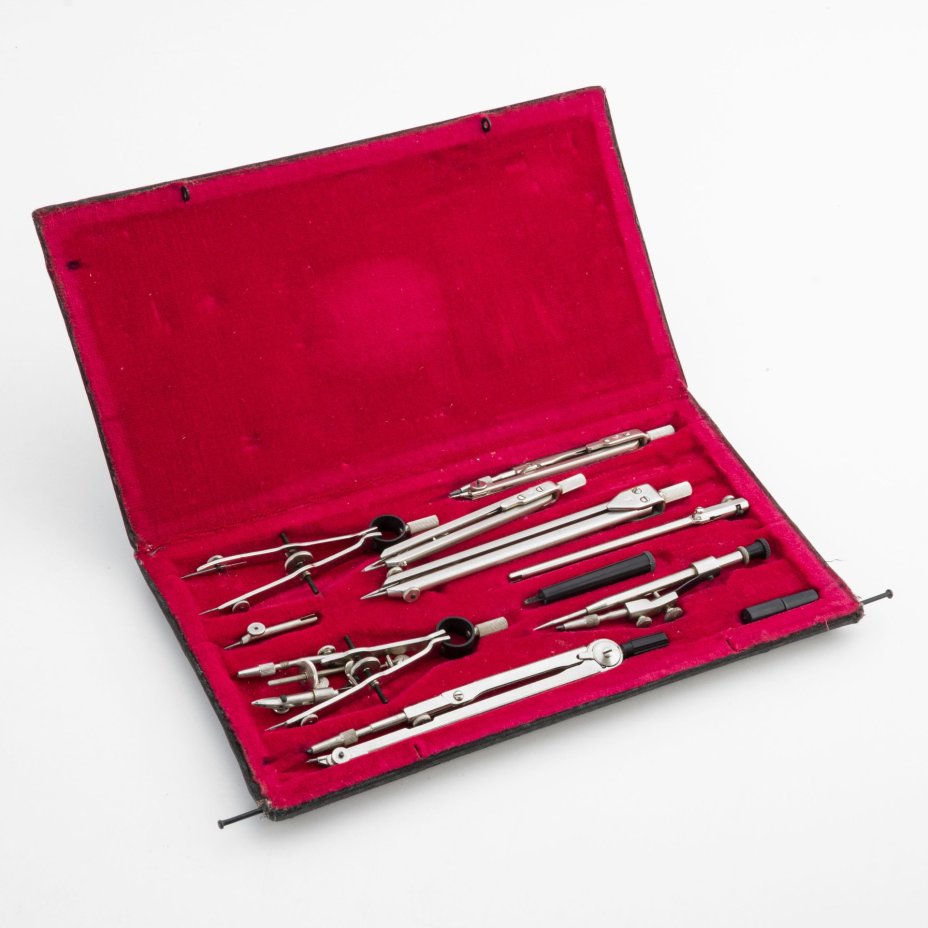 Готовальня КБ-Л в футляре, металл, дерево, лидерин, бархат, Завод «Готовальня», СССР, 1950-1980 гг., Завод «Готовальня»