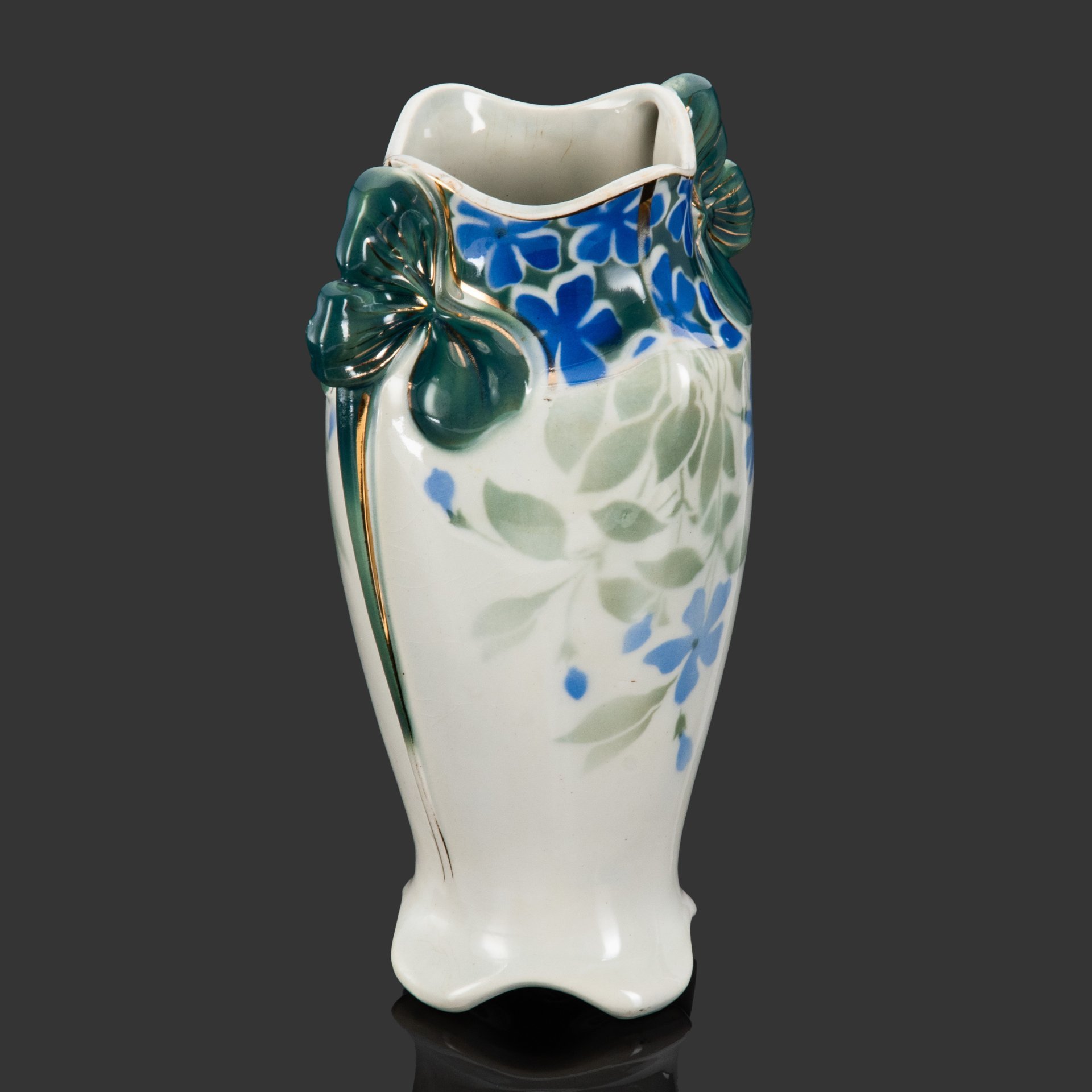 Интерьерная ваза в стиле Art Nouveau с ручками в виде бутонов цветов, Luneville Keller and Guerin, фаянс, деколь, роспись, золочение, Франция, 1900-1910 гг.