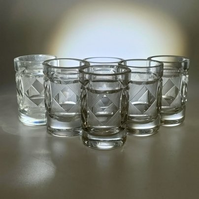 Набор стопок с резным геометрическим декором на 6 персон