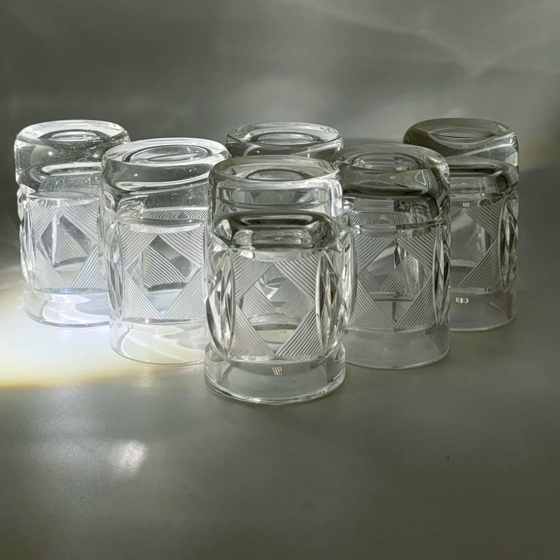 Набор стопок с резным геометрическим декором на 6 персон