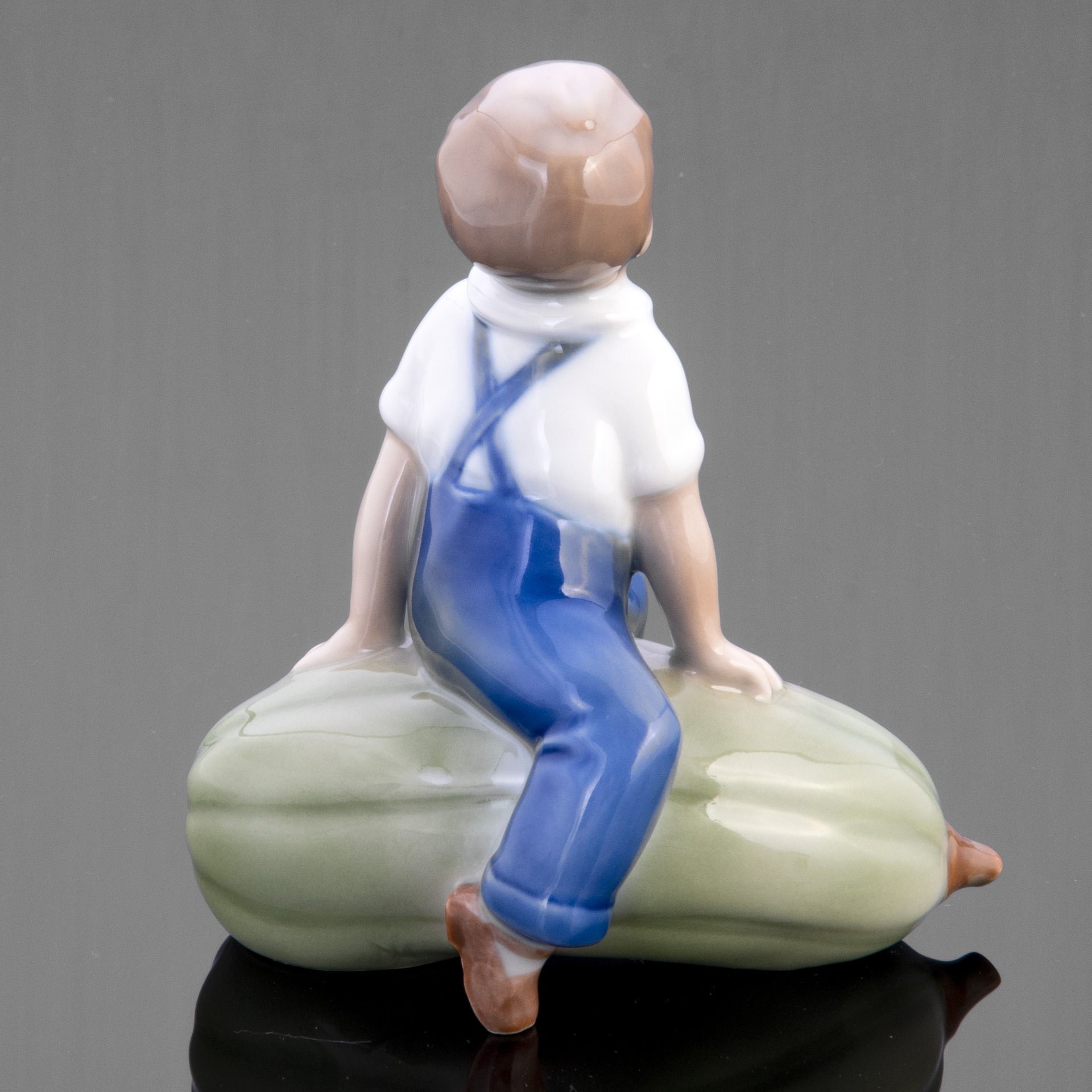 Статуэтка "Мальчик на кабачке", фарфор, роспись, Royal Copenhagen, Дания, 1950-1980 гг., Royal Copenhagen