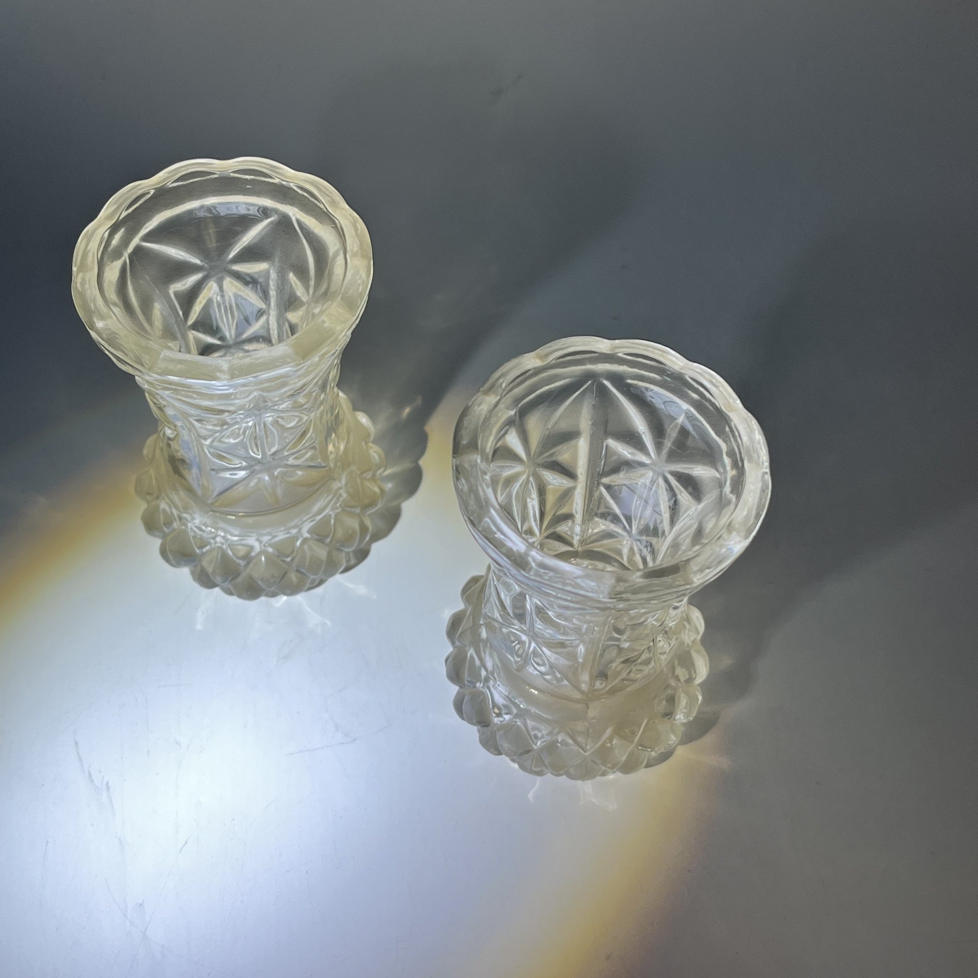 Набор из 2 миниатюрных вазочек с геометрическим декором, стекло, пресс, СССР, 1970-1990 гг.