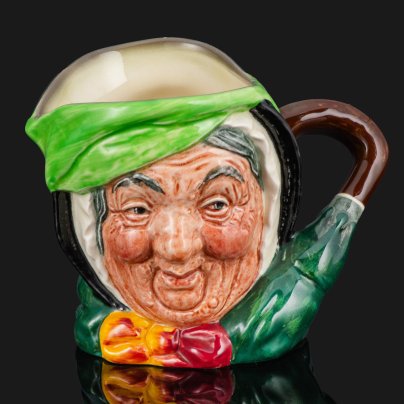 Кувшин миниатюрный (молочник) "Sairey Gamp" (миссис Гэмп - медсестра в романе Чарльза Диккенса "Мартин Чезлвит"), авторы Лесли Харрадайн и Гарри Фентон, фаянс, роспись, Royal Doulton, Royal Doulton