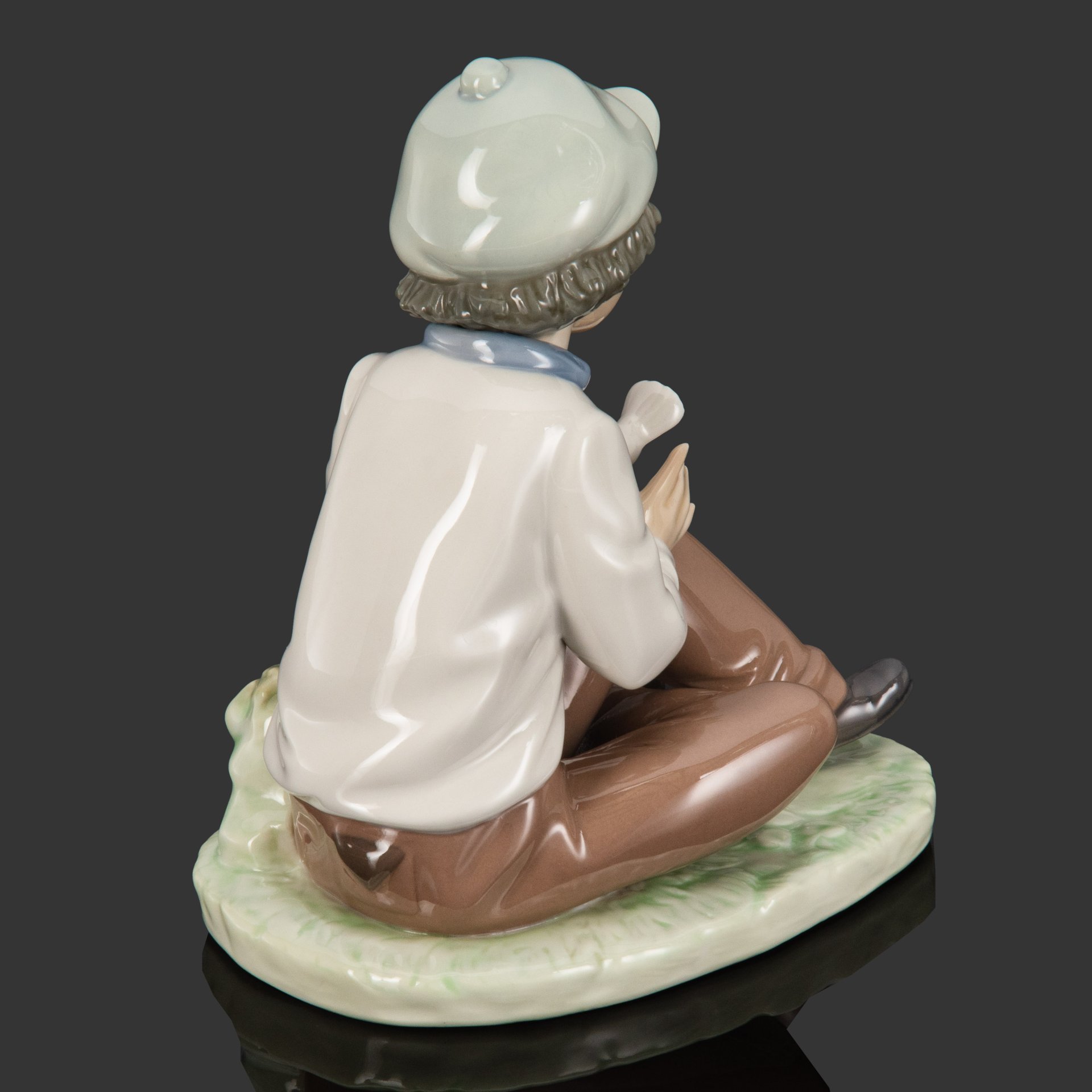 Статуэтка "Мальчик с голубем", скульптор Vicente Martínez, NAO Porcelain