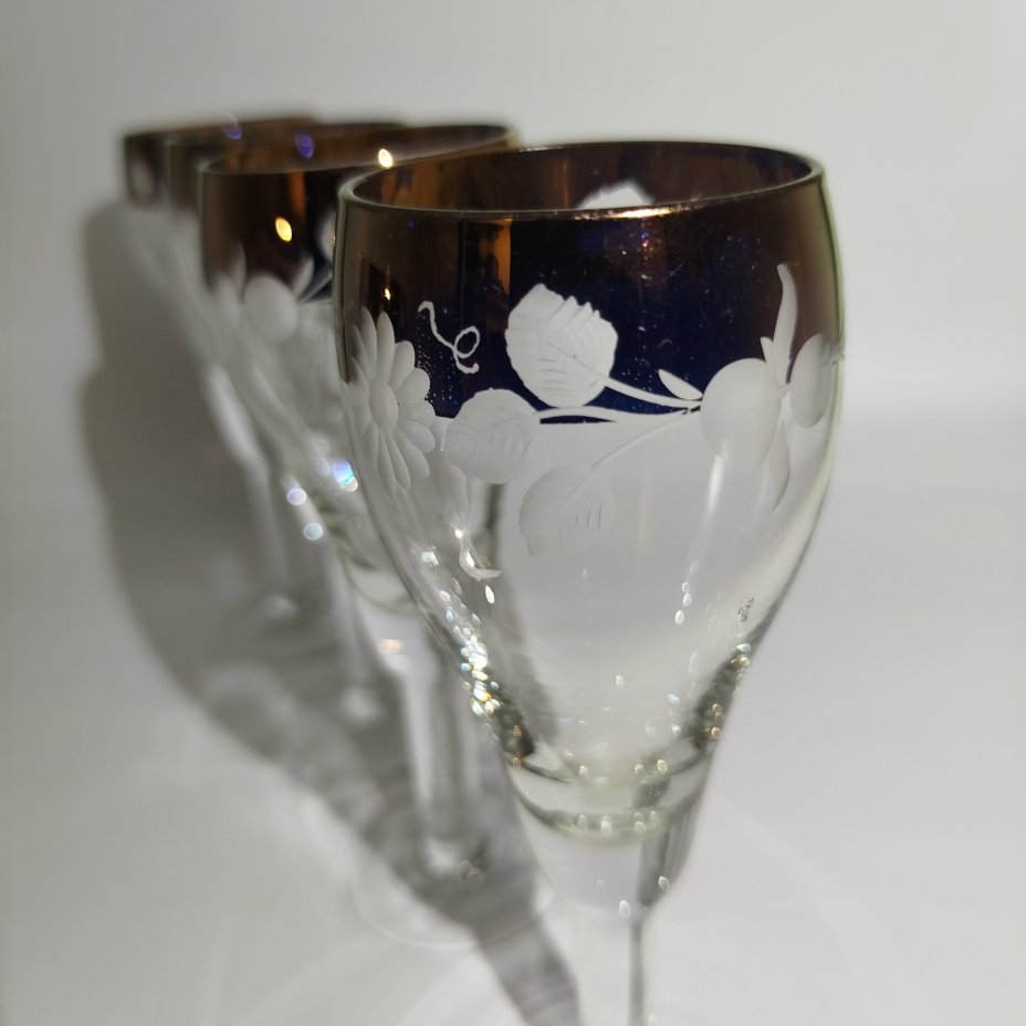 Набор из пяти бокалов с растительным орнаментом