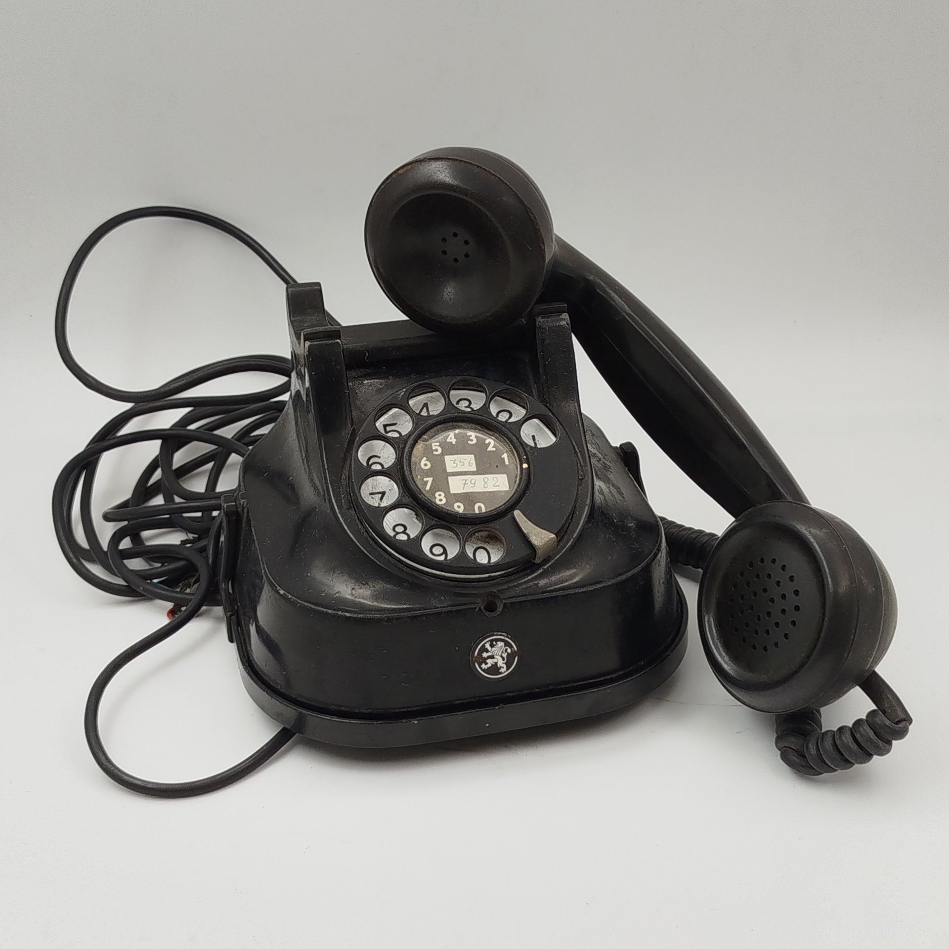 Телефон стационарный с дисковым номеронабирателем