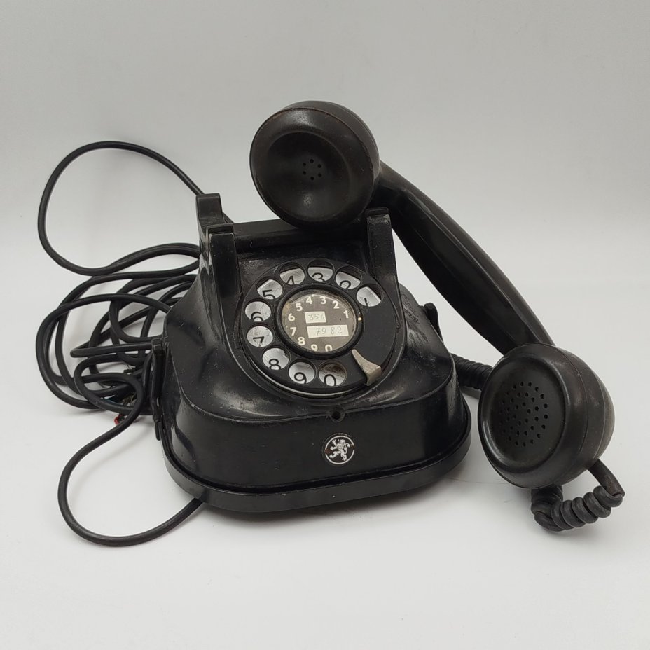 Телефон стационарный с дисковым номеронабирателем