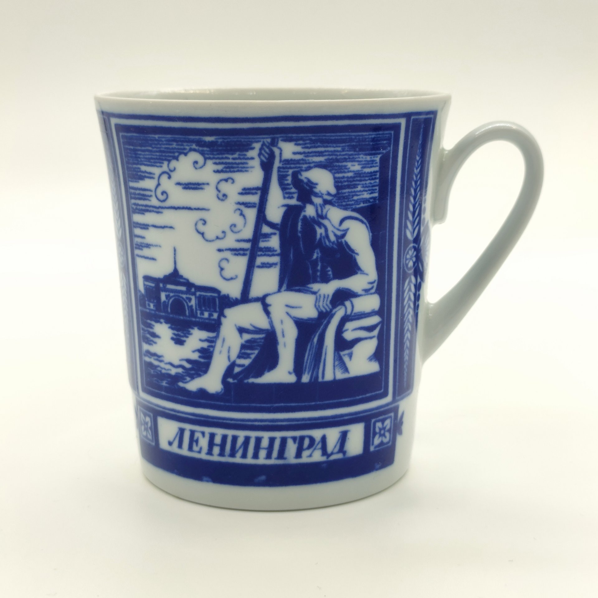 Чашка (кружка) чайная "Ленинград", фарфор, деколь, Ленинградский фарфоровый завод (ЛФЗ), СССР, 1970-1991 гг.