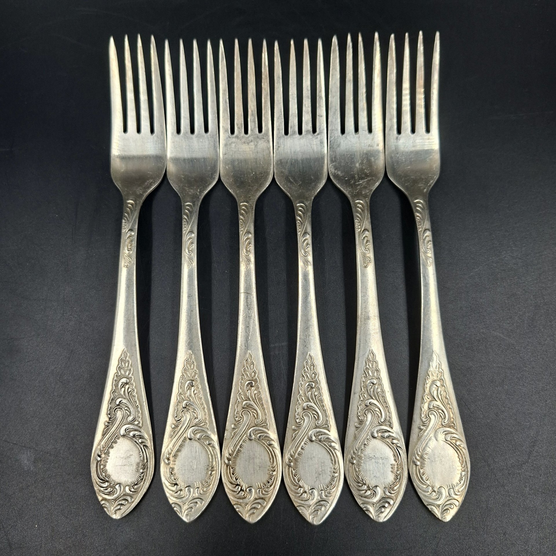 Набор из шести вилок с растительным декором, мНЦ (медь-никель-цинк), Кольчугинский завод цветных металлов, СССР, 1970-1990 гг.