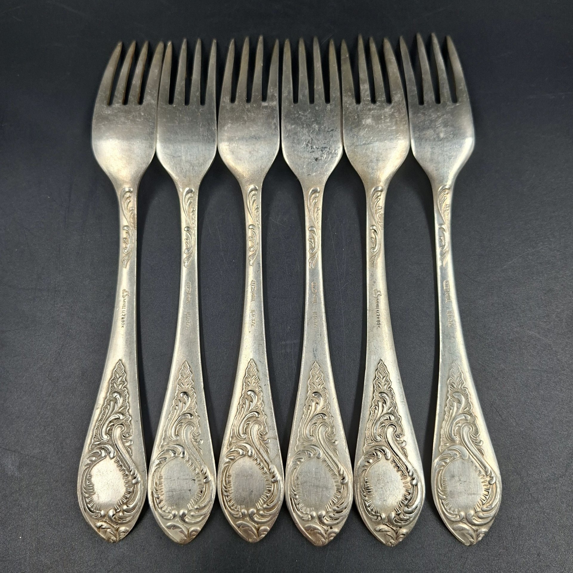 Набор из шести вилок с растительным декором, мНЦ (медь-никель-цинк), Кольчугинский завод цветных металлов, СССР, 1970-1990 гг.