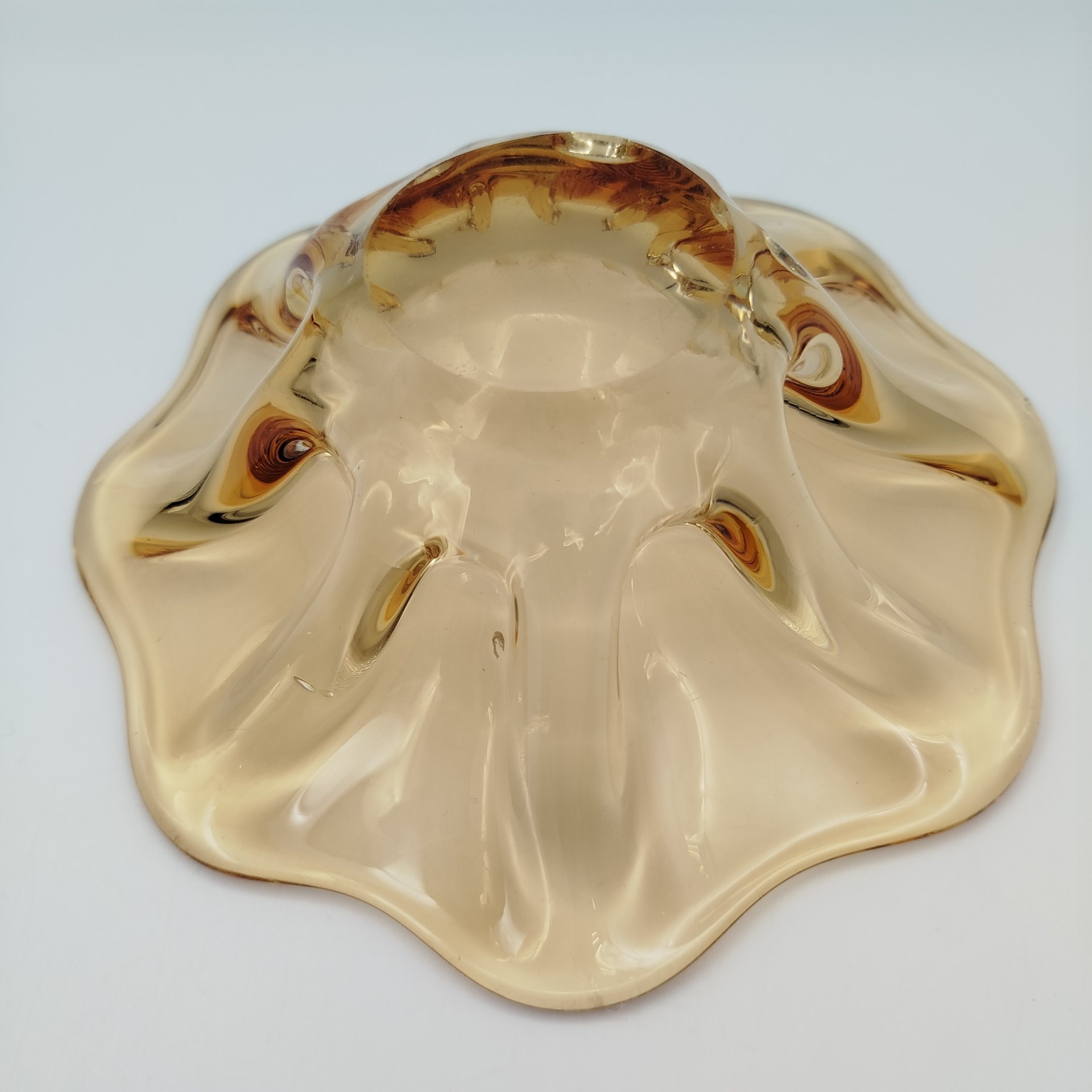 Конфетница медового оттенка, цветное стекло, Ленинградский завод художественного стекла (ЛЗХС), СССР, 1960-1980 гг.