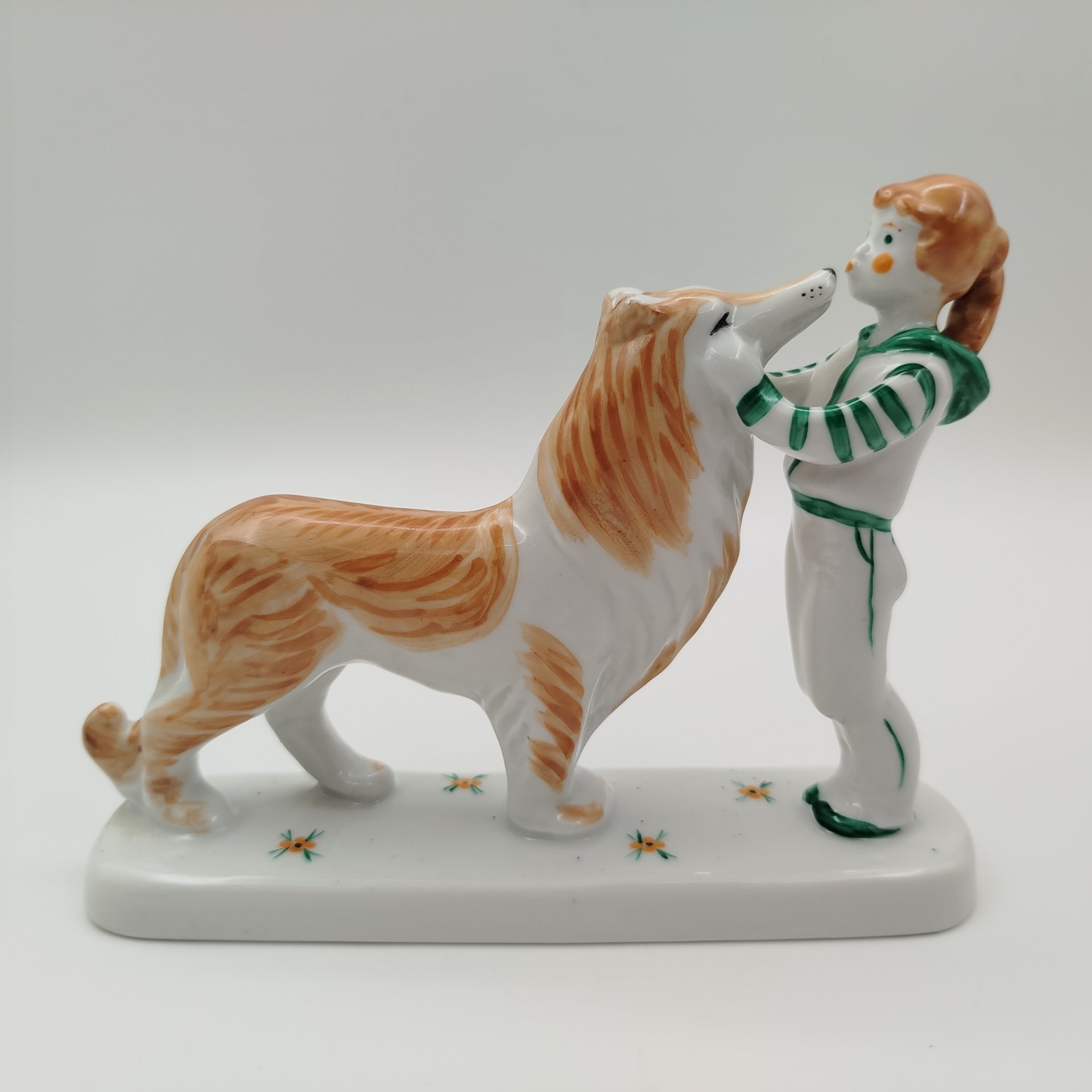 Статуэтка "Встреча любовная" ("Девочка Катя и собака Тамбей"), скульптор А.Д. Бржезицкая