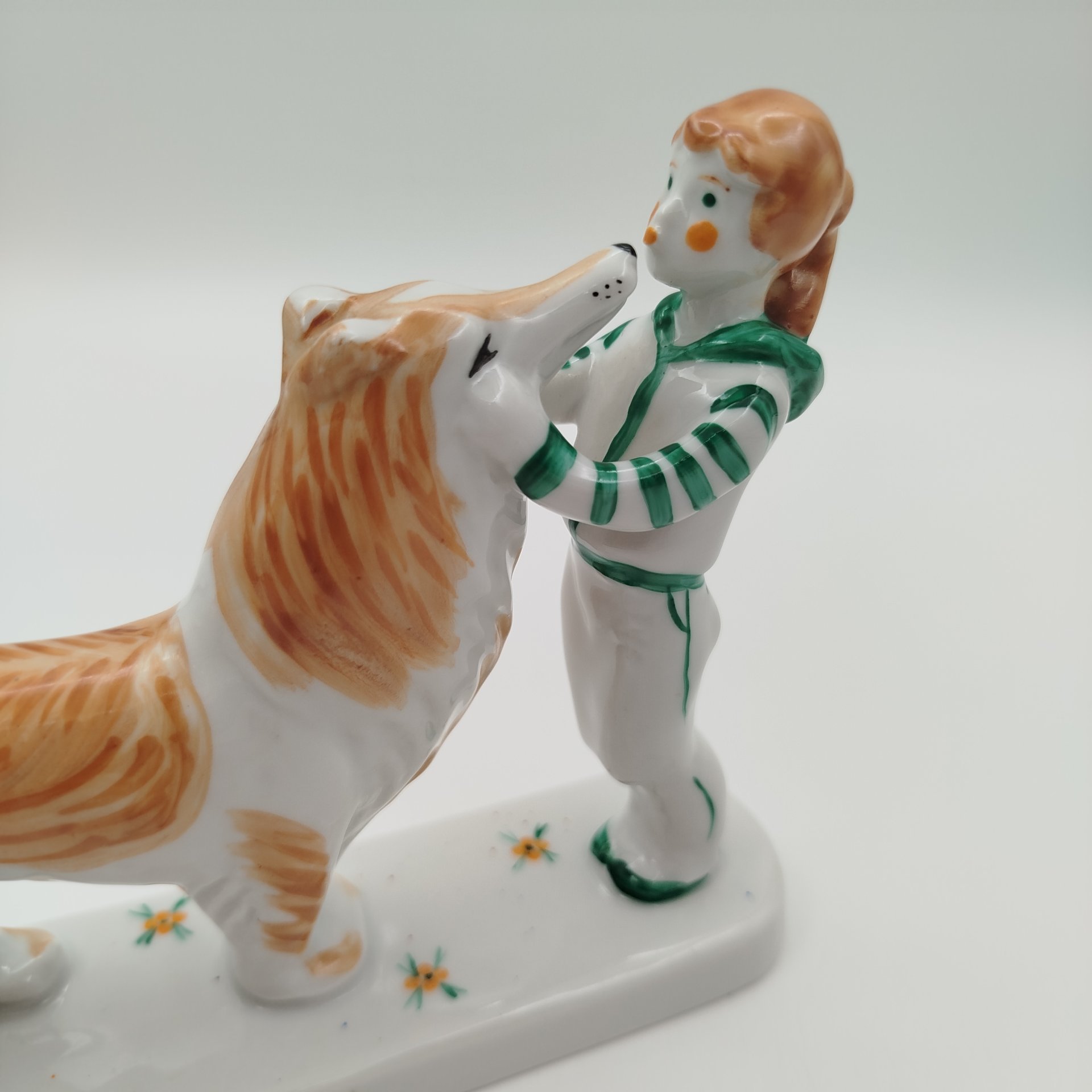 Статуэтка "Встреча любовная" ("Девочка Катя и собака Тамбей"), скульптор А.Д. Бржезицкая