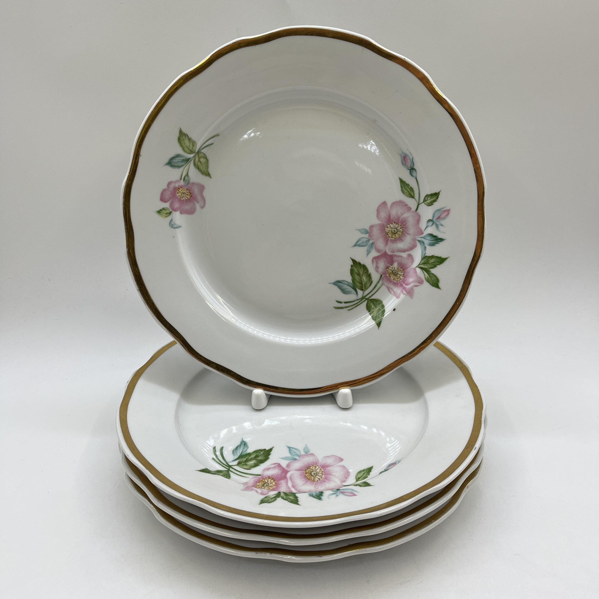 Набор из 4-х обеденных тарелок с флоральным декором, фарфор, деколь, золочение, Дулевский фарфоровый завод (Дулёво), СССР, 1985 г.