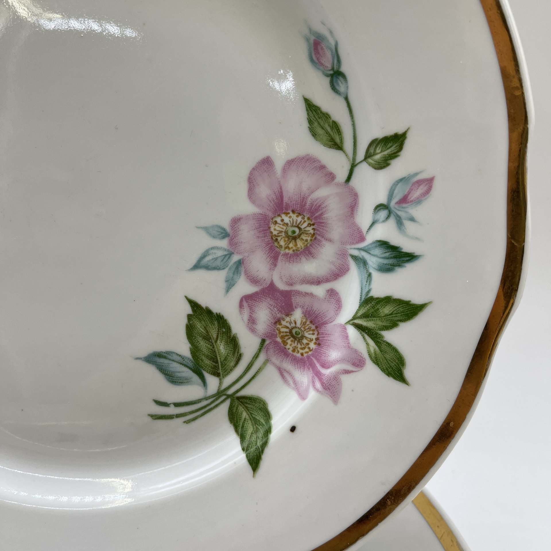 Набор из 4-х обеденных тарелок с флоральным декором, фарфор, деколь, золочение, Дулевский фарфоровый завод (Дулёво), СССР, 1985 г.