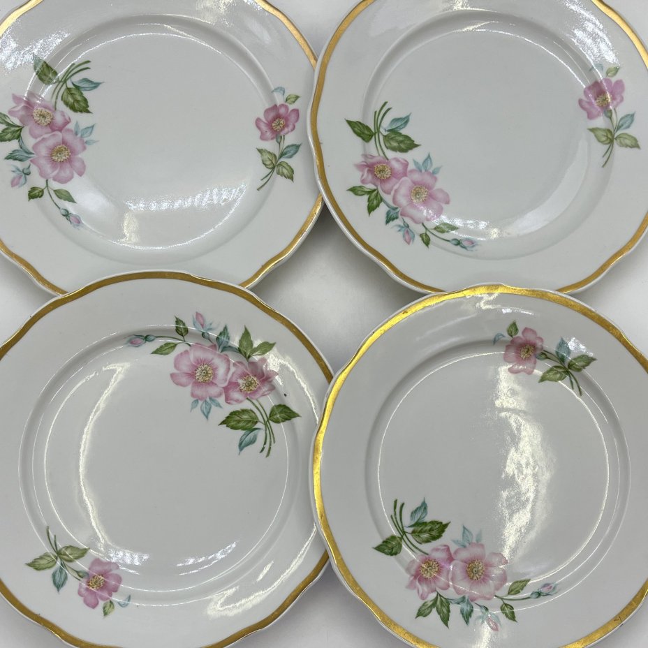Набор из 4-х обеденных тарелок с флоральным декором, фарфор, деколь, золочение, Дулевский фарфоровый завод (Дулёво), СССР, 1985 г.