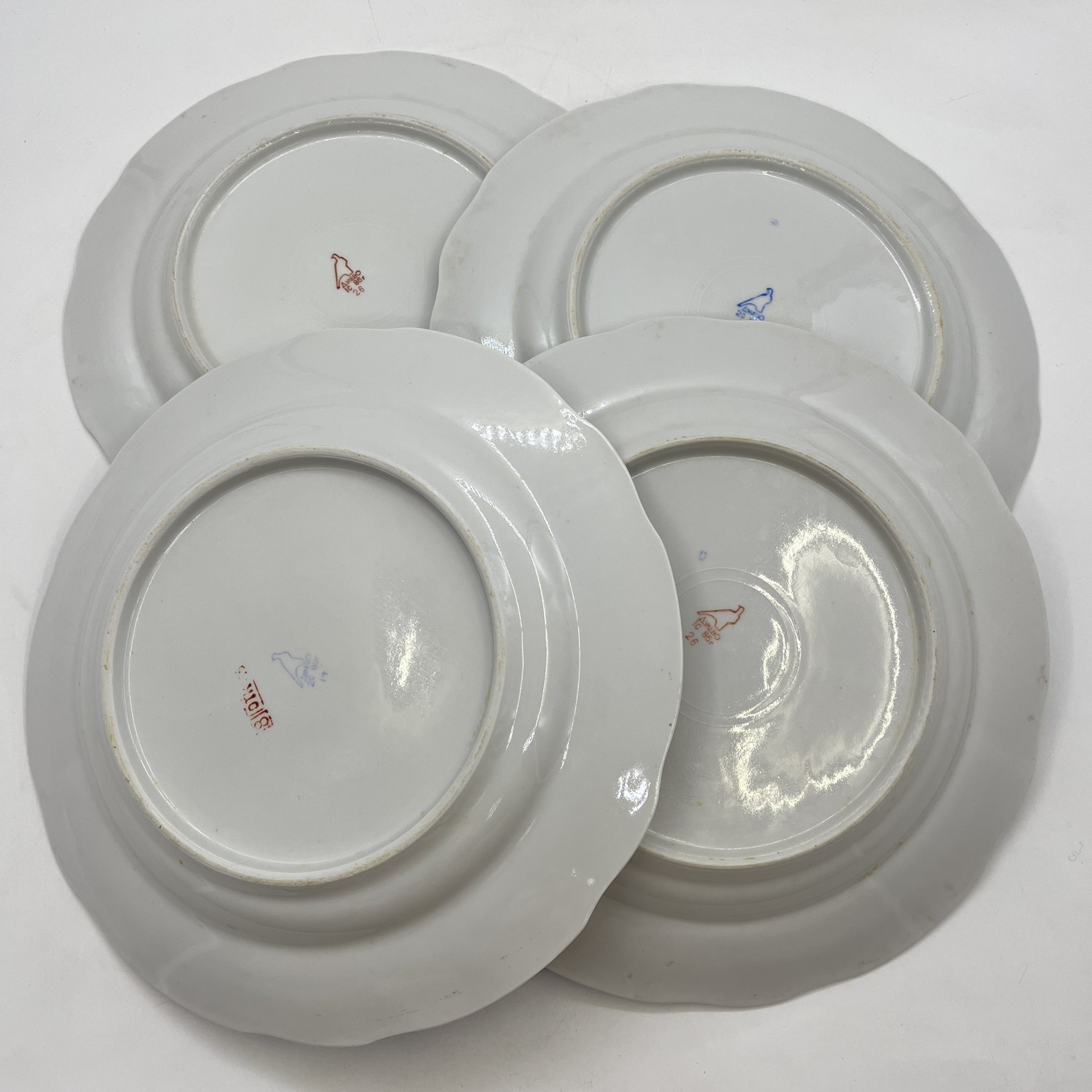 Набор из 4-х обеденных тарелок с флоральным декором, фарфор, деколь, золочение, Дулевский фарфоровый завод (Дулёво), СССР, 1985 г.