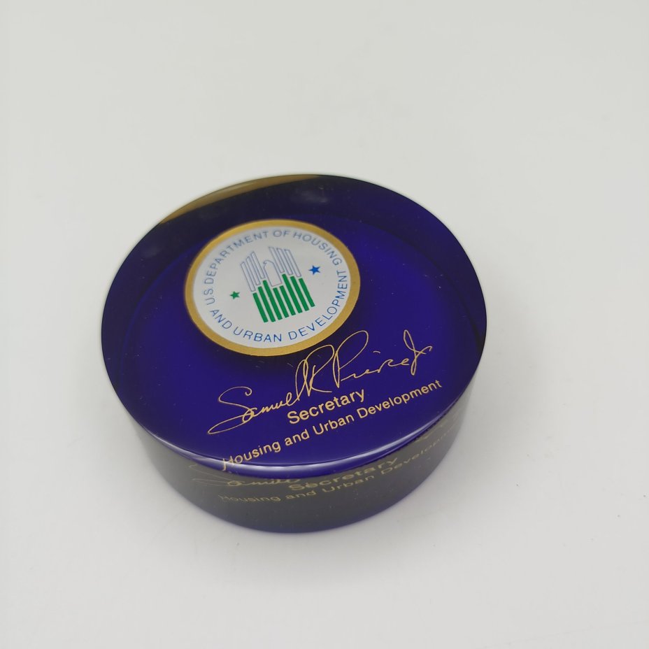 Пресс-папье (сувенир) с автографом Сэмюэля Пирса (министра жилищного строительства и городского развития США в 1981-1989 гг.)