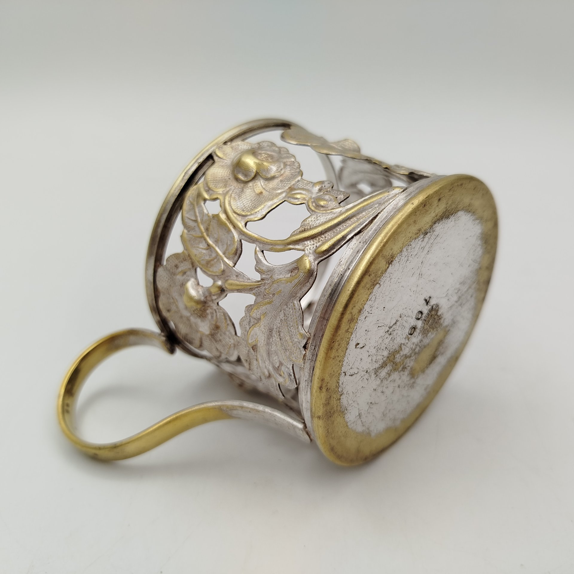 Подстаканник с ажурным цветочным декором, латунь, Вольская фабрика, Варшава (Fabryka Wolska pod Warszawa), Российская империя, 1885-1914 гг.