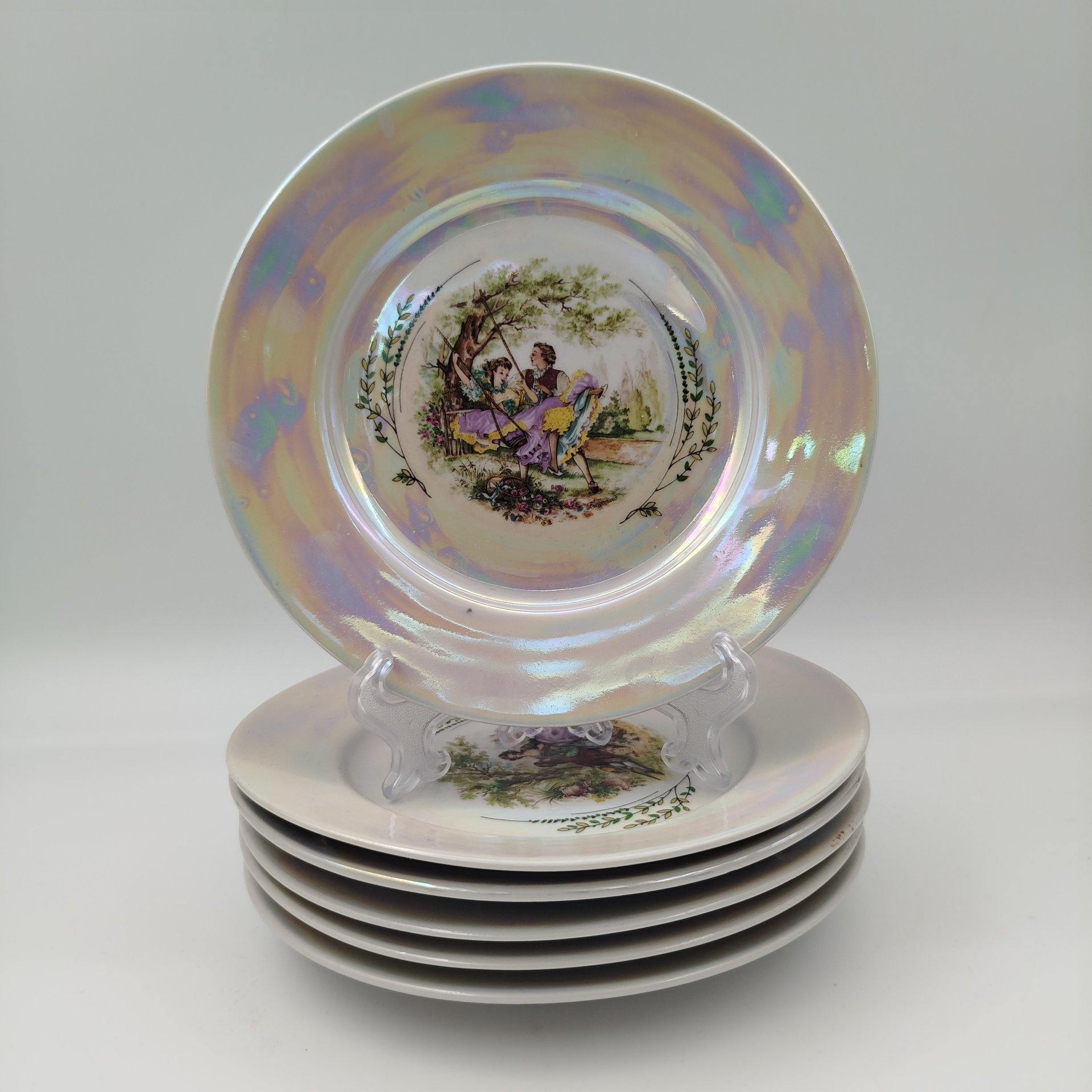 Набор десертных тарелок "Галантная сцена" на 6 персон, фарфор, деколь, люстр, СССР, 1968-1983 гг.