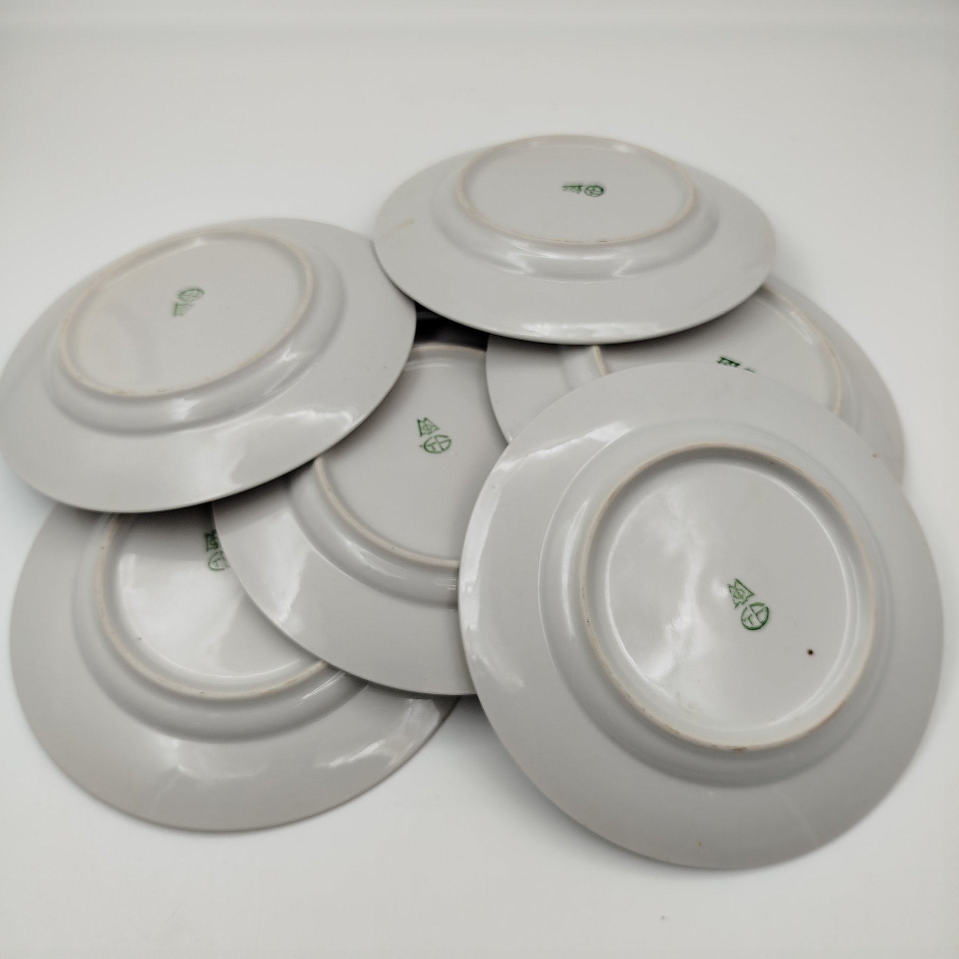 Набор десертных тарелок "Галантная сцена" на 6 персон, фарфор, деколь, люстр, СССР, 1968-1983 гг.