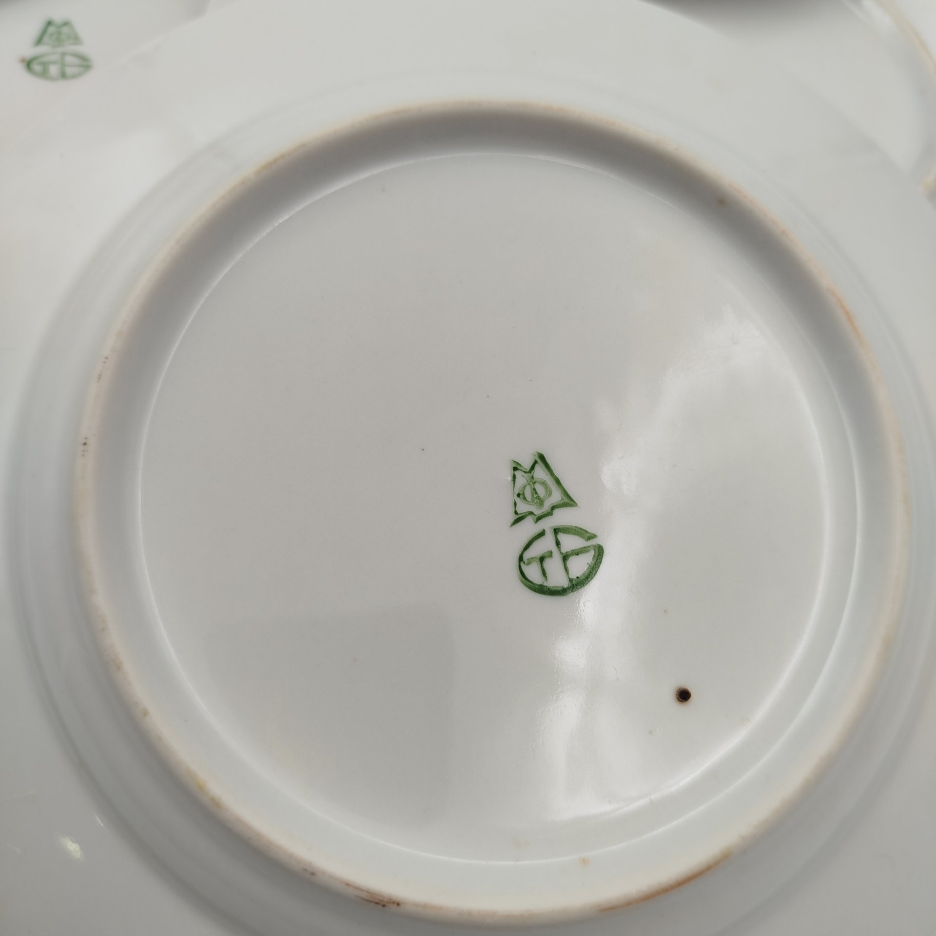 Набор десертных тарелок "Галантная сцена" на 6 персон, фарфор, деколь, люстр, СССР, 1968-1983 гг.