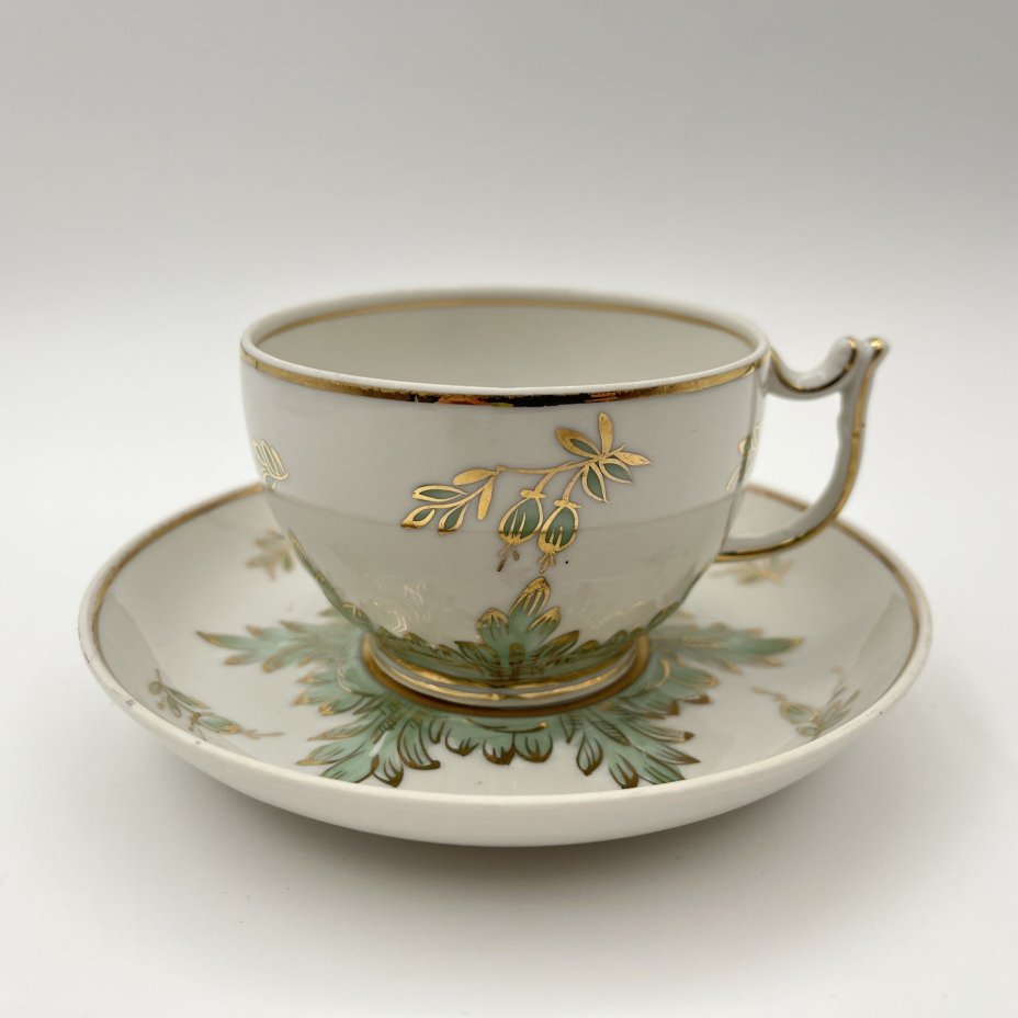 Пара чайная "Барбарис" в зеленом оттенке, автор Е.П. Смирнов, фарфор, роспись, золочение, Дмитровский фарфоровый завод (ДФЗ Вербилки), СССР, 1954-1965 гг.