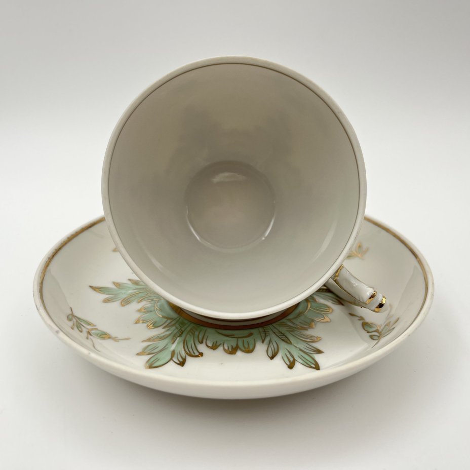 Пара чайная "Барбарис" в зеленом оттенке, автор Е.П. Смирнов, фарфор, роспись, золочение, Дмитровский фарфоровый завод (ДФЗ Вербилки), СССР, 1954-1965 гг.