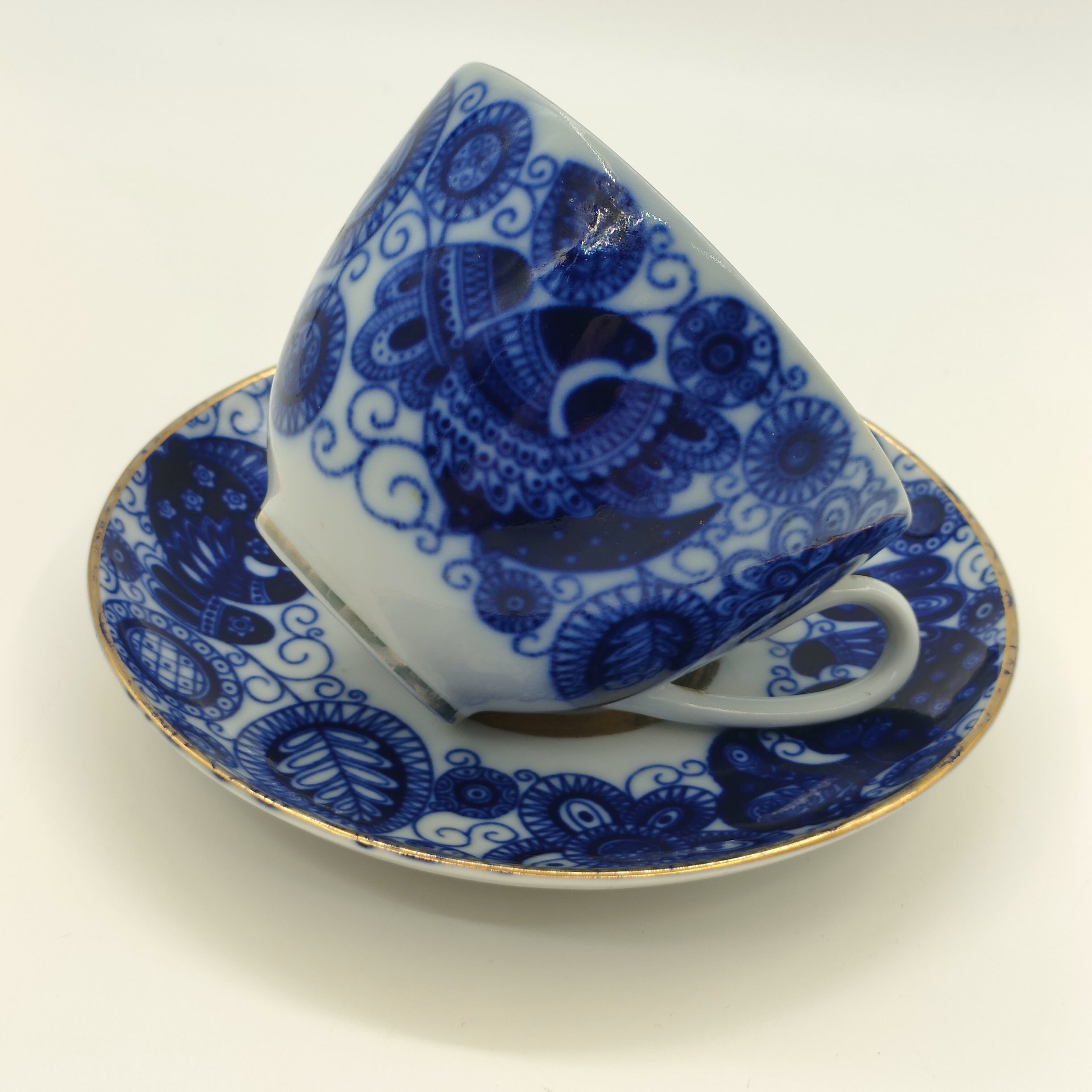 Пара чайная "Жар-птица", фарфор, деколь, золочение, Ленинградский фарфоровый завод (ЛФЗ), СССР, 1970-1991 гг.