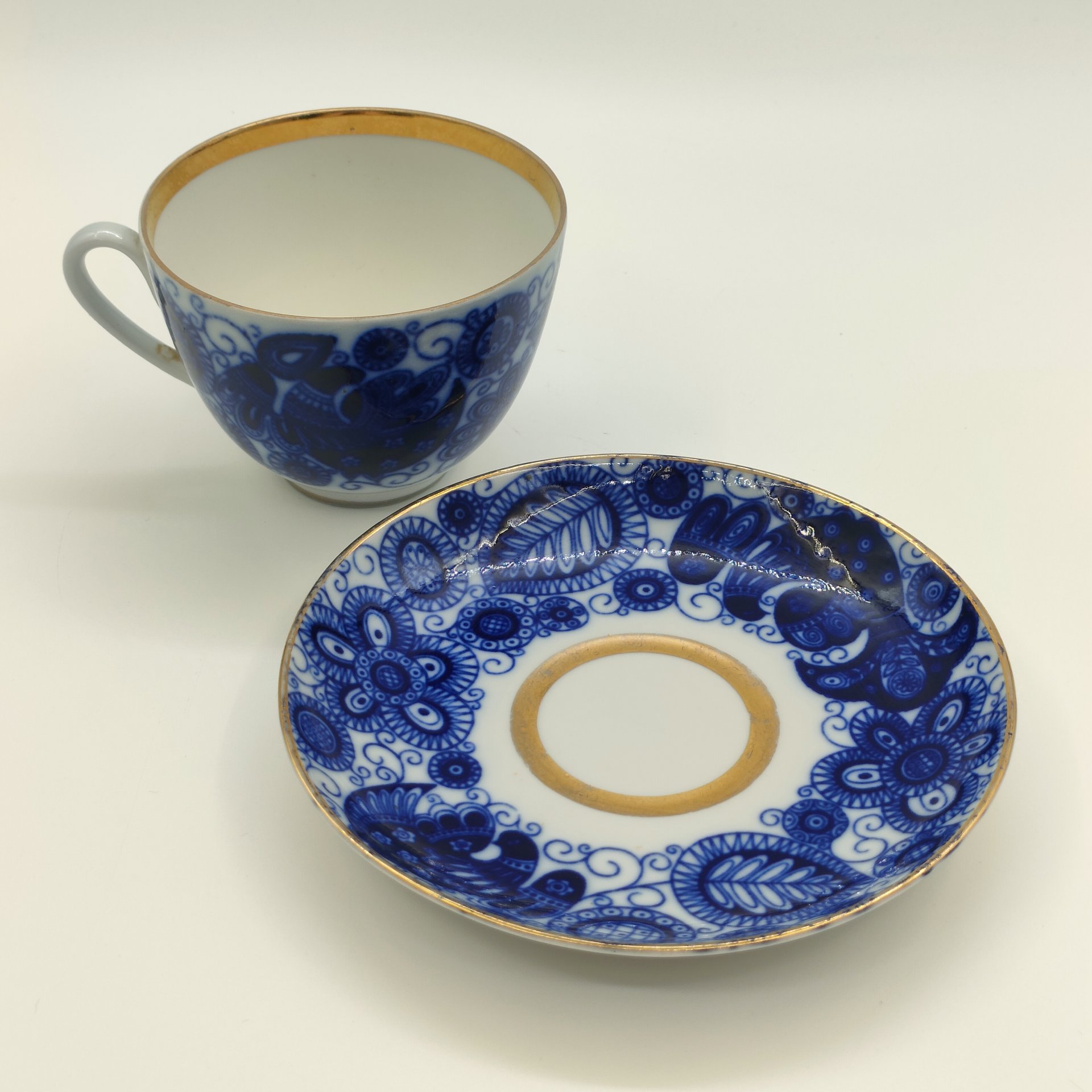 Пара чайная "Жар-птица", фарфор, деколь, золочение, Ленинградский фарфоровый завод (ЛФЗ), СССР, 1970-1991 гг.