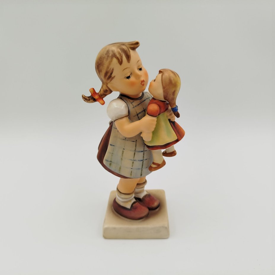 Статуэтка "Поцелуй меня",  M.I. Hummel  Membership, фарфор, роспись, Goebel, Германия, 1964-1971 гг., Goebel